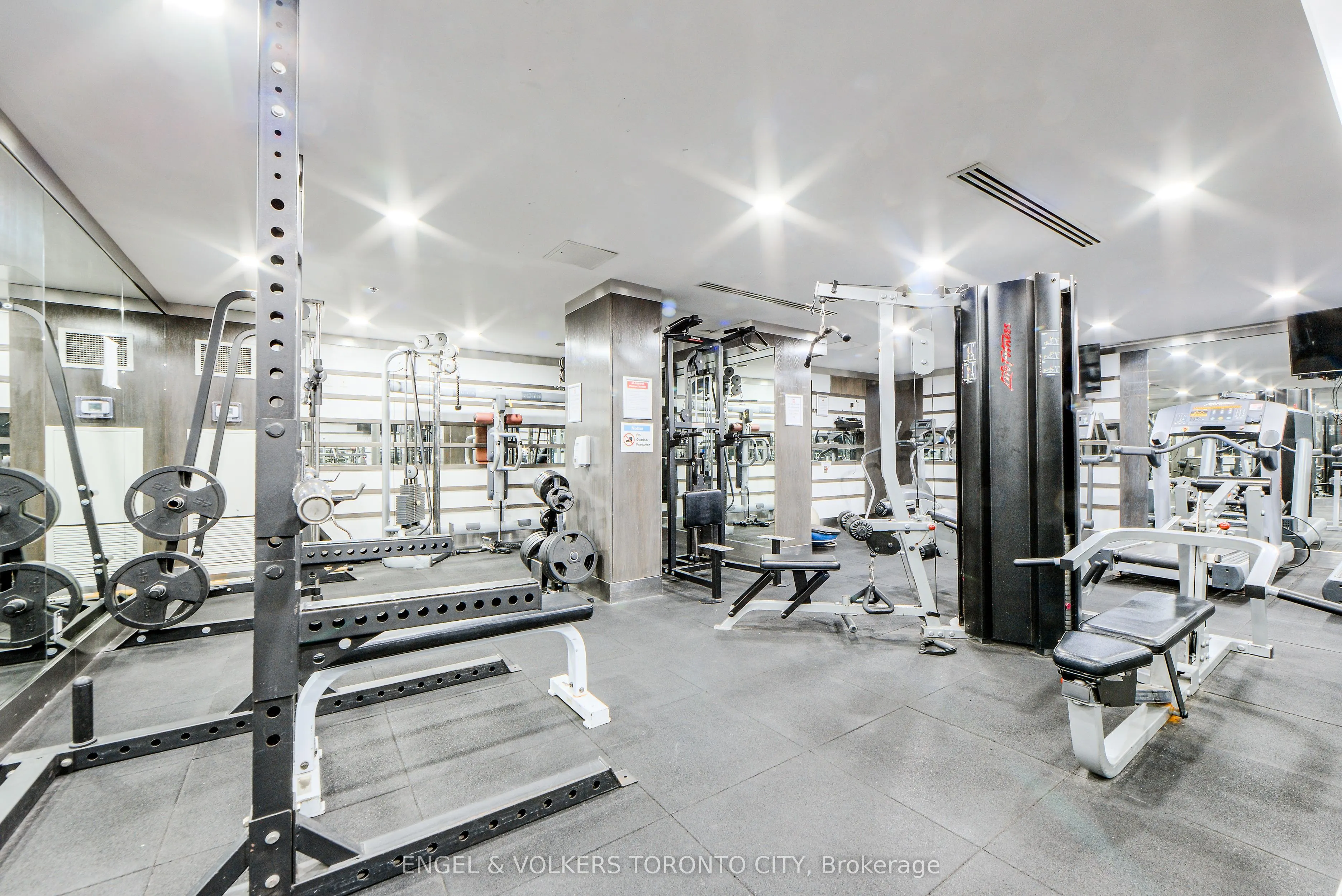 21 Carlton Street, #4205