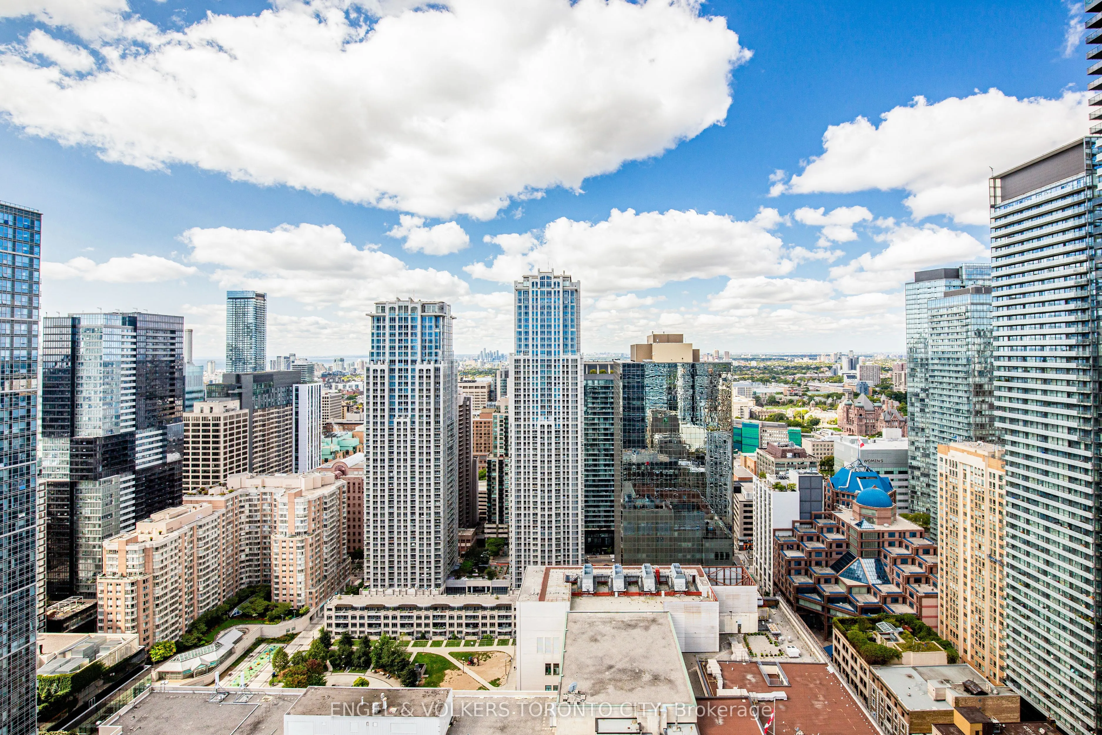 21 Carlton Street, #4205