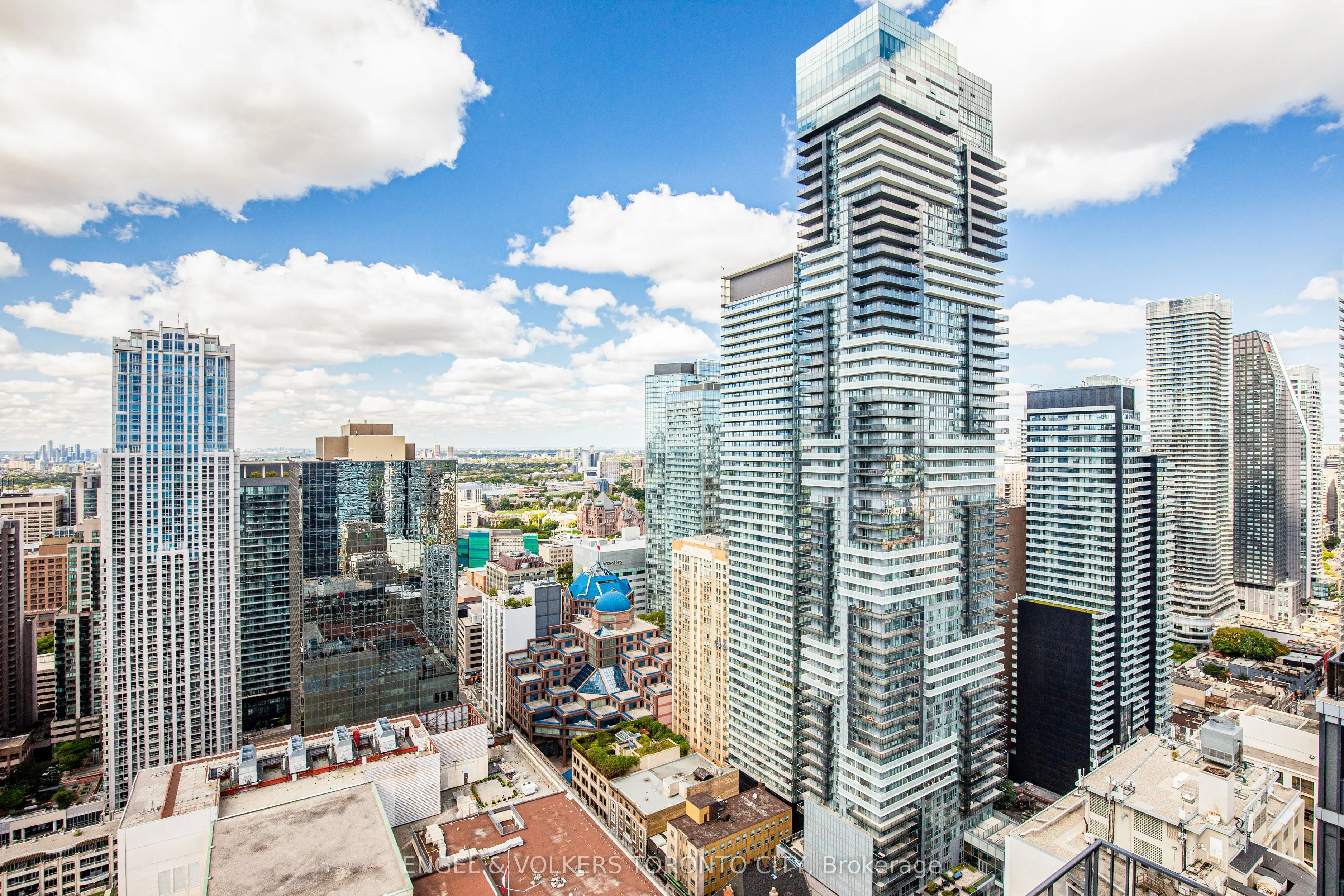 21 Carlton Street, #4205