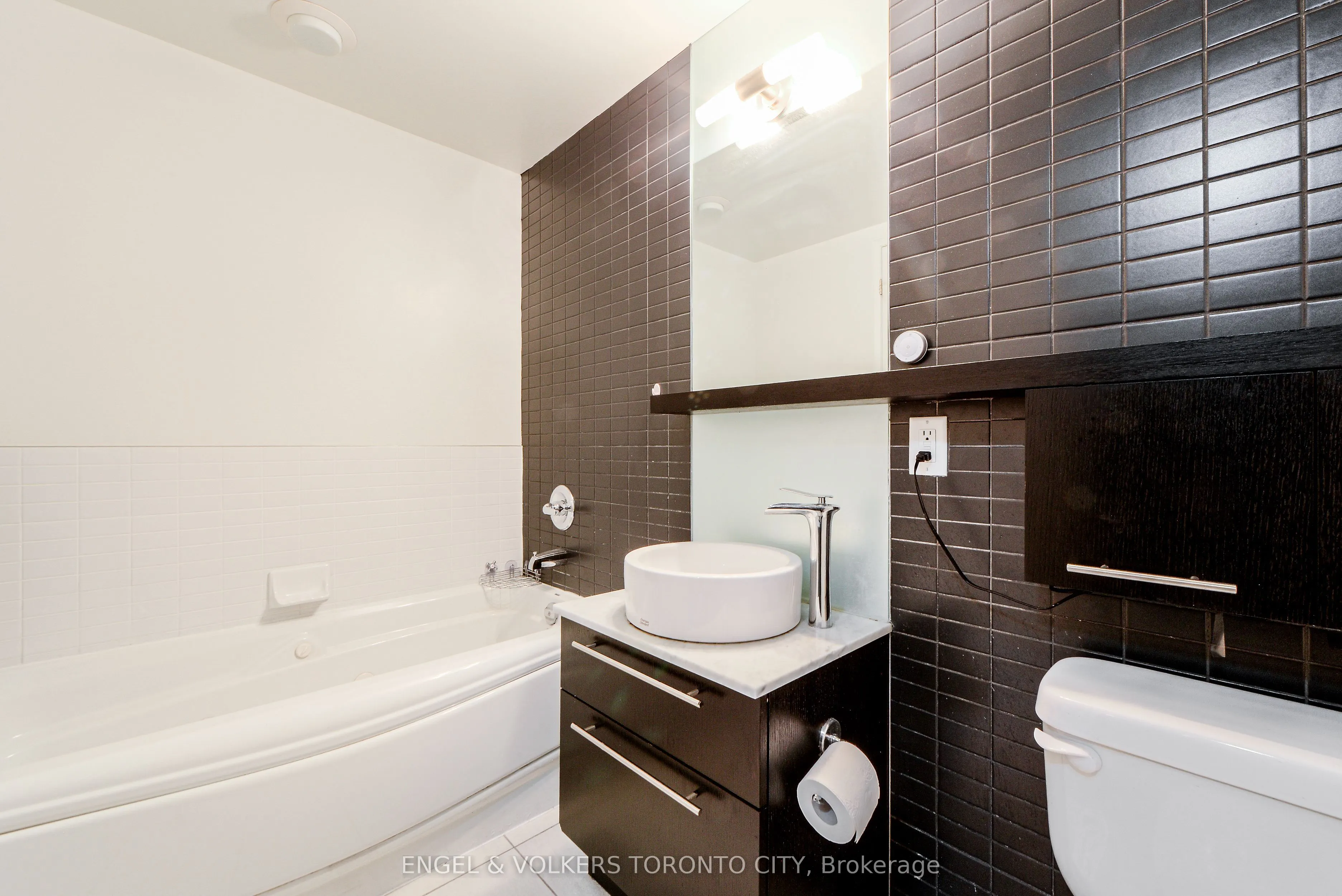 21 Carlton Street, #4205