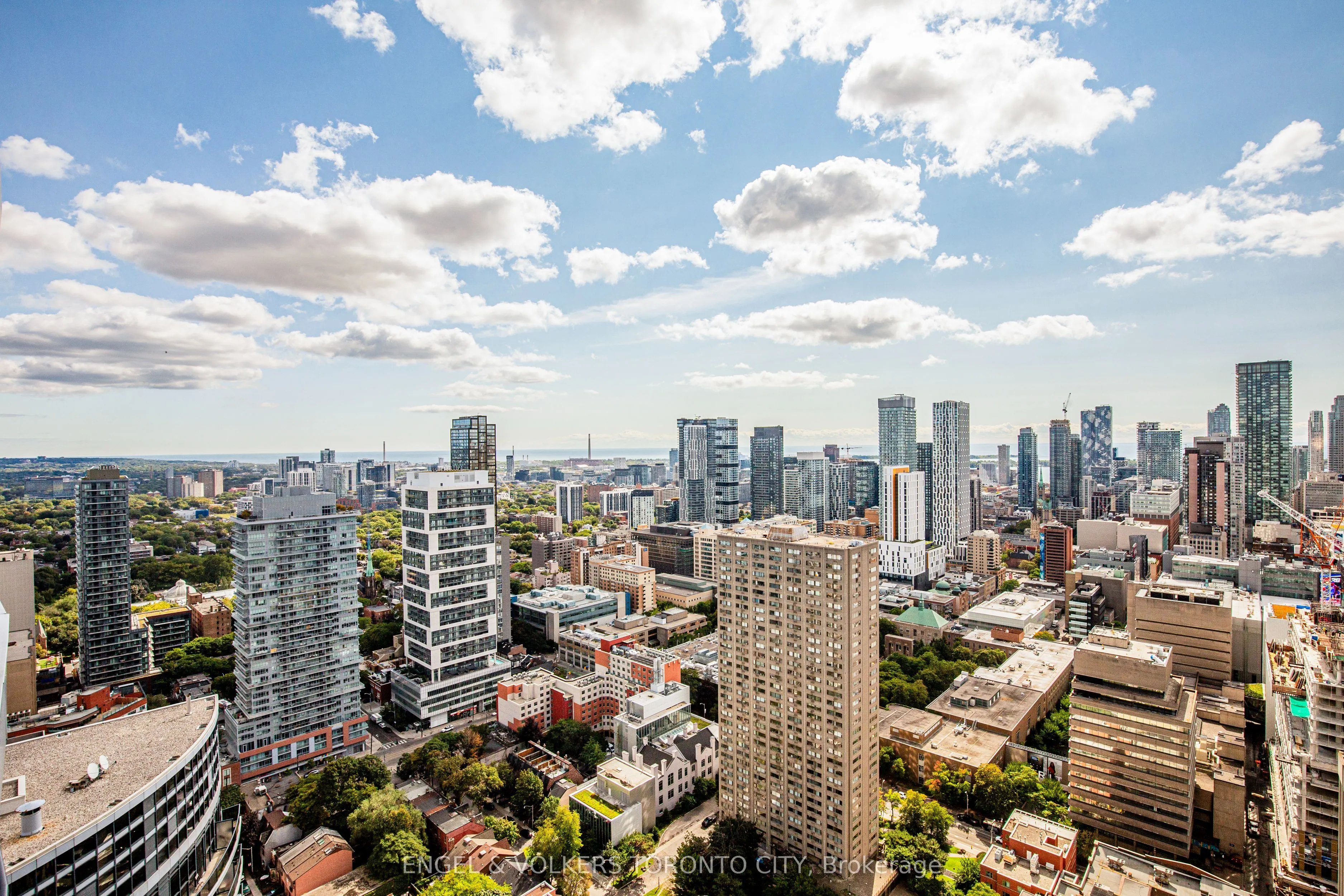 21 Carlton Street, #4205