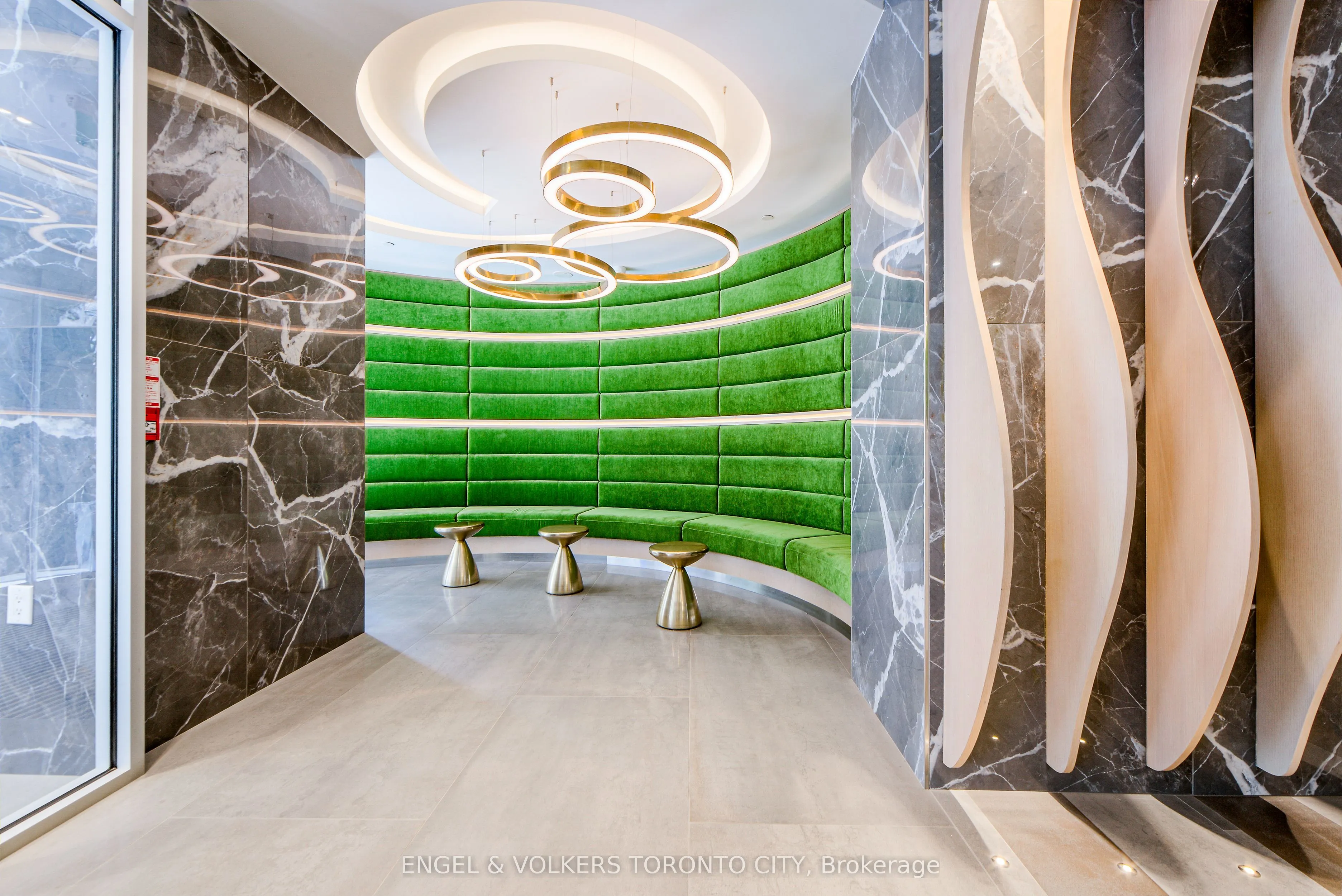 21 Carlton Street, #4205