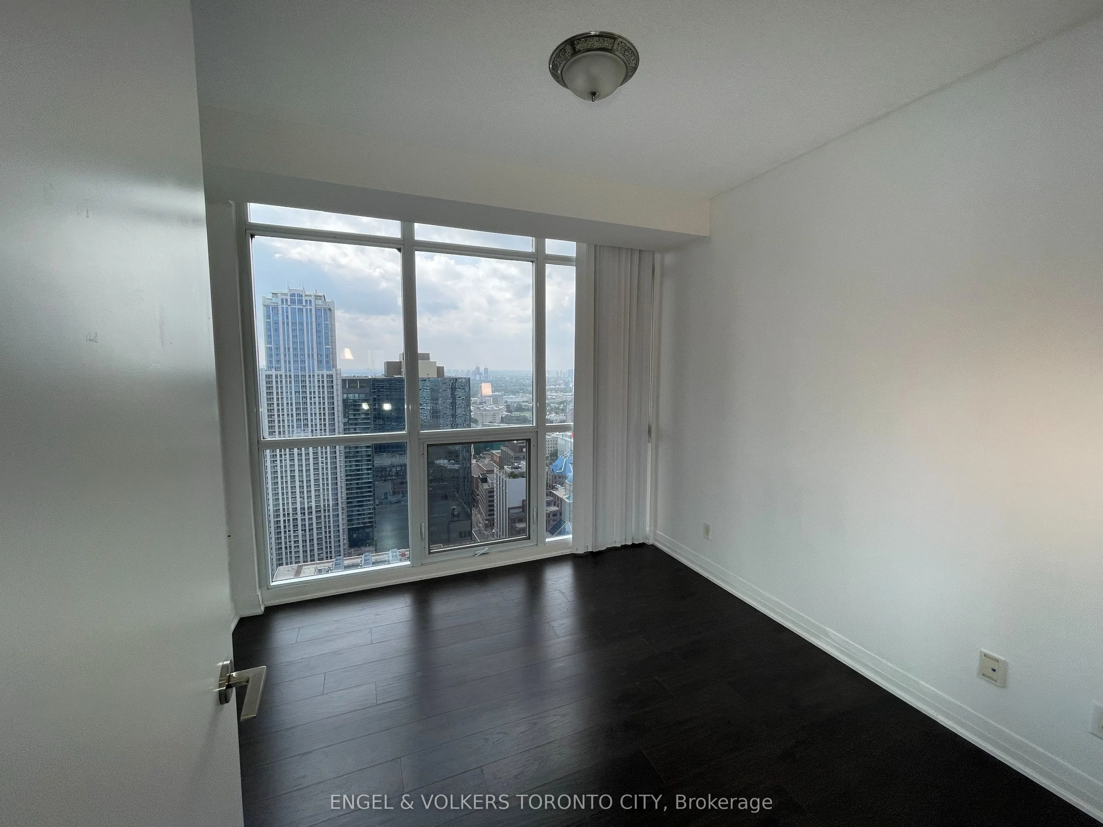 21 Carlton Street, #4205