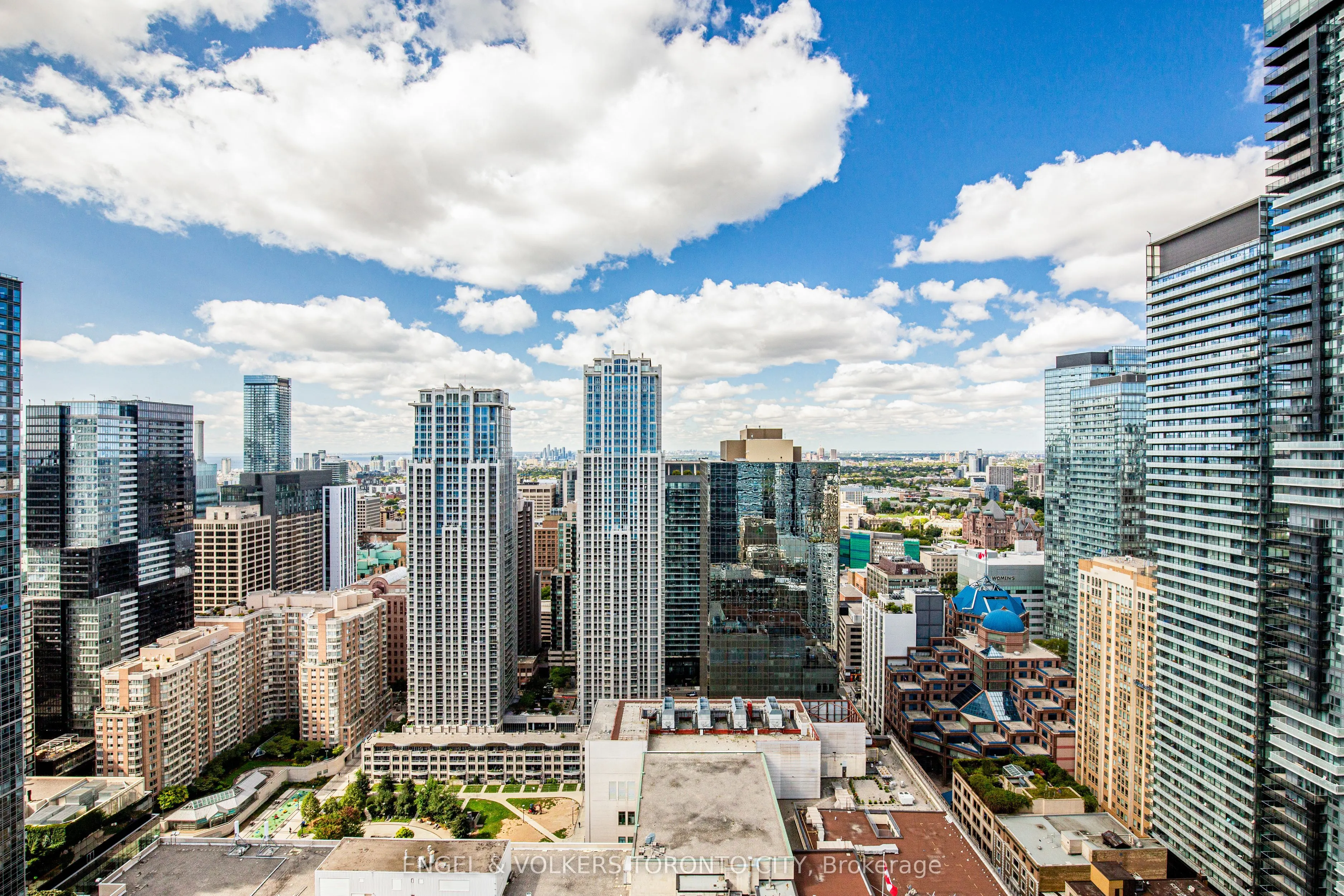21 Carlton Street, #4205