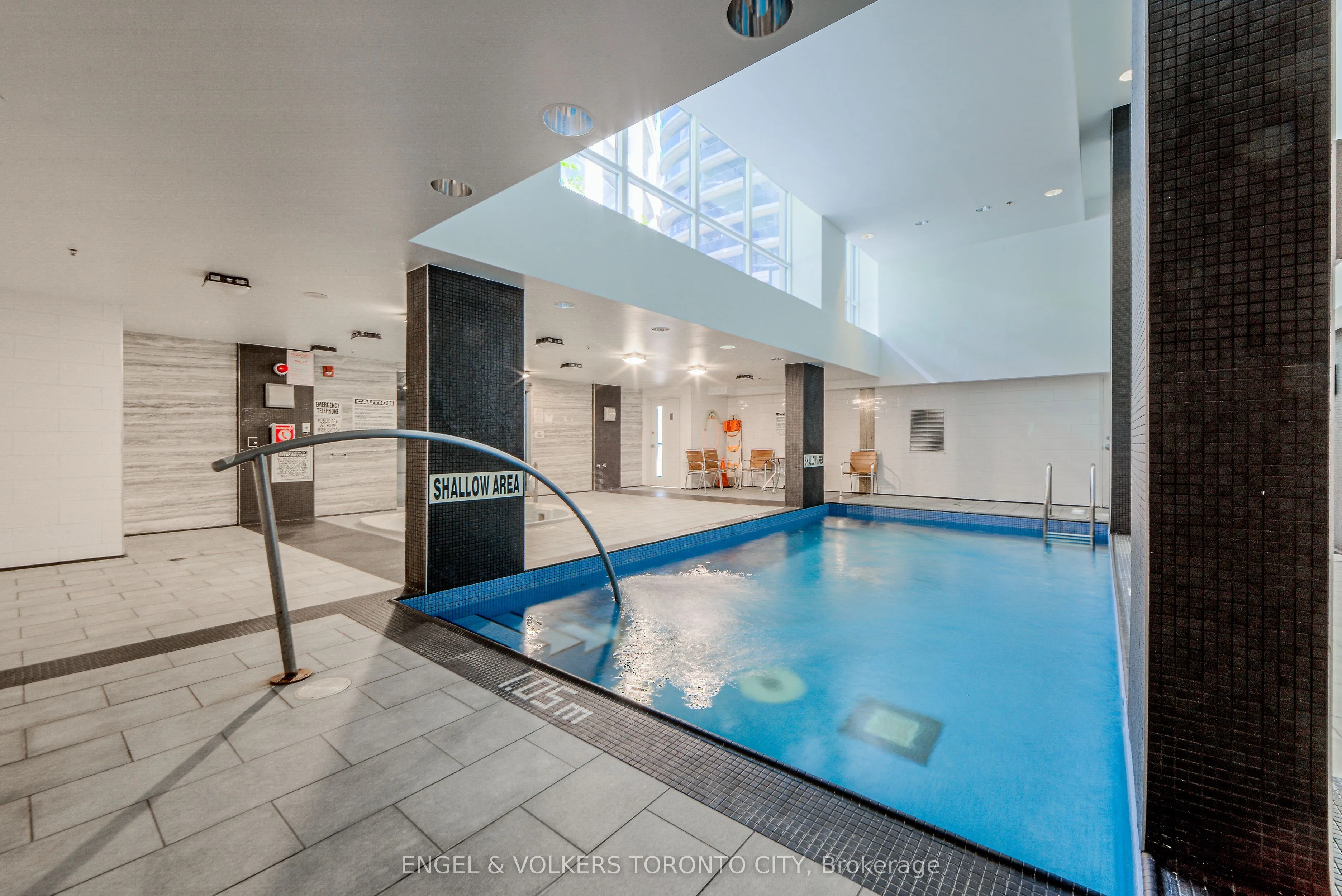 21 Carlton Street, #4205