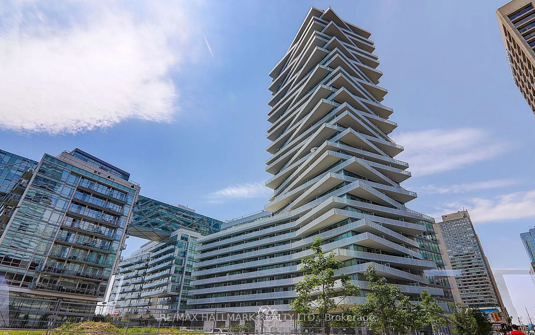 15 Queens Quay, #2401