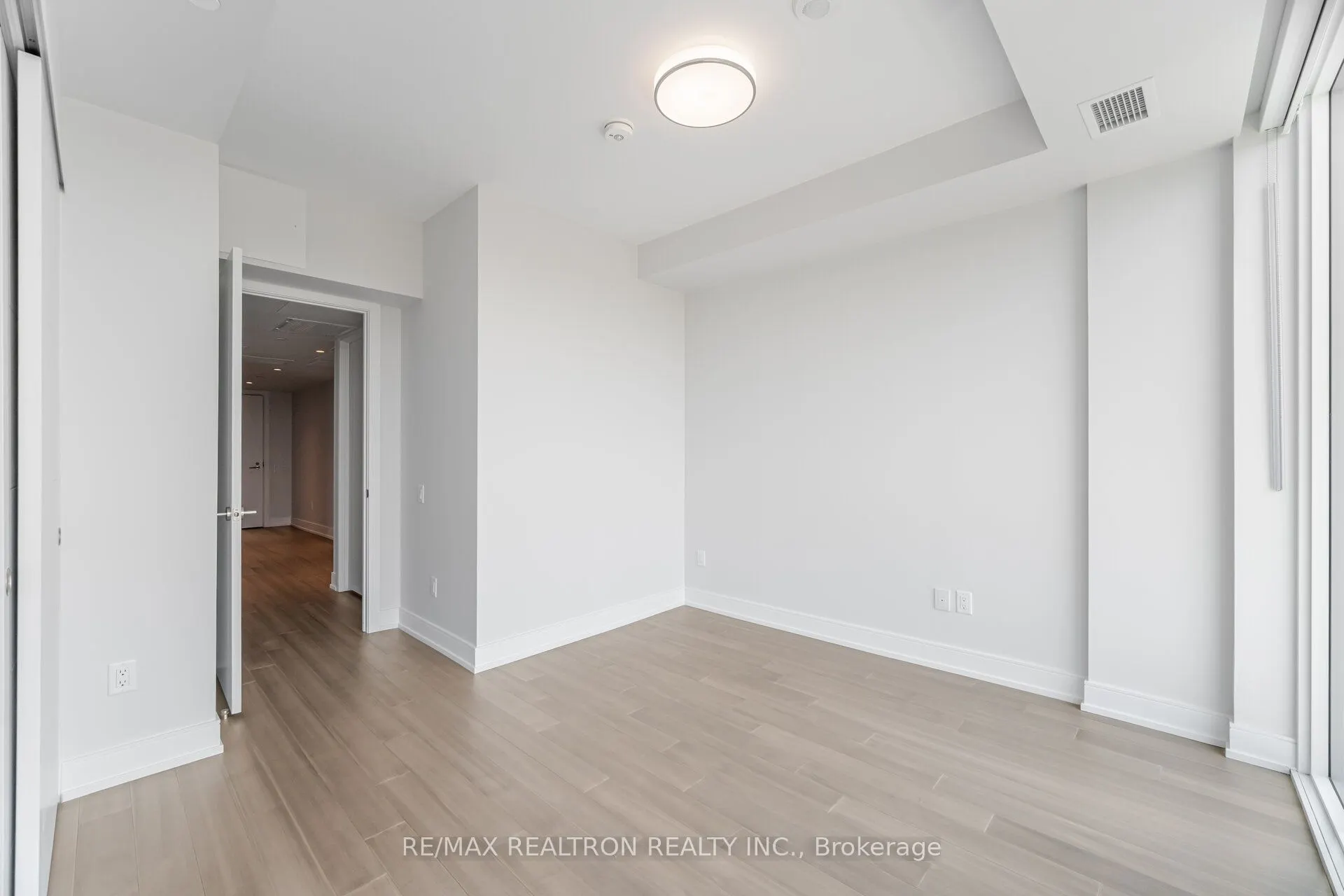 664 Spadina Avenue, #702