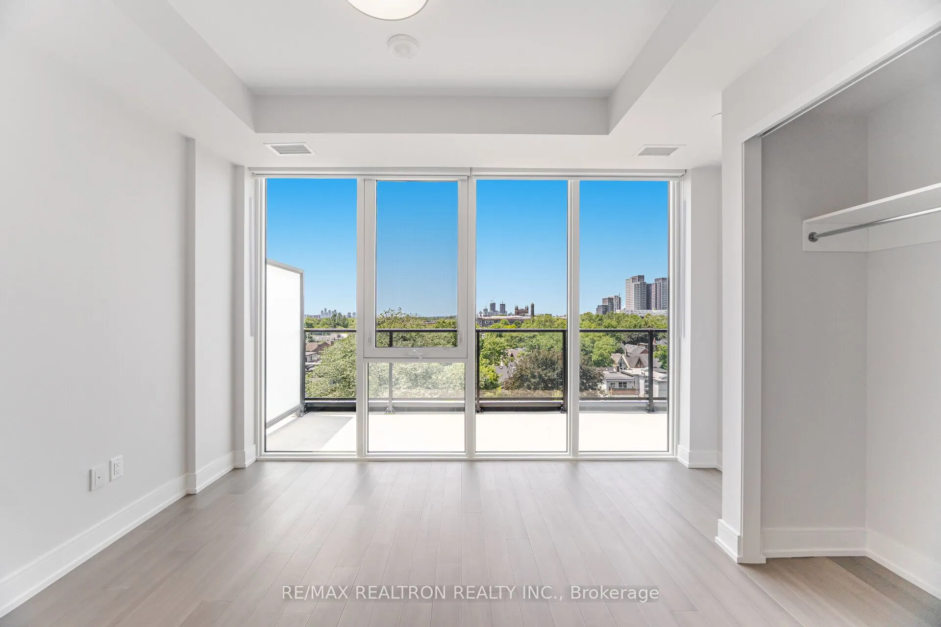 664 Spadina Avenue, #702
