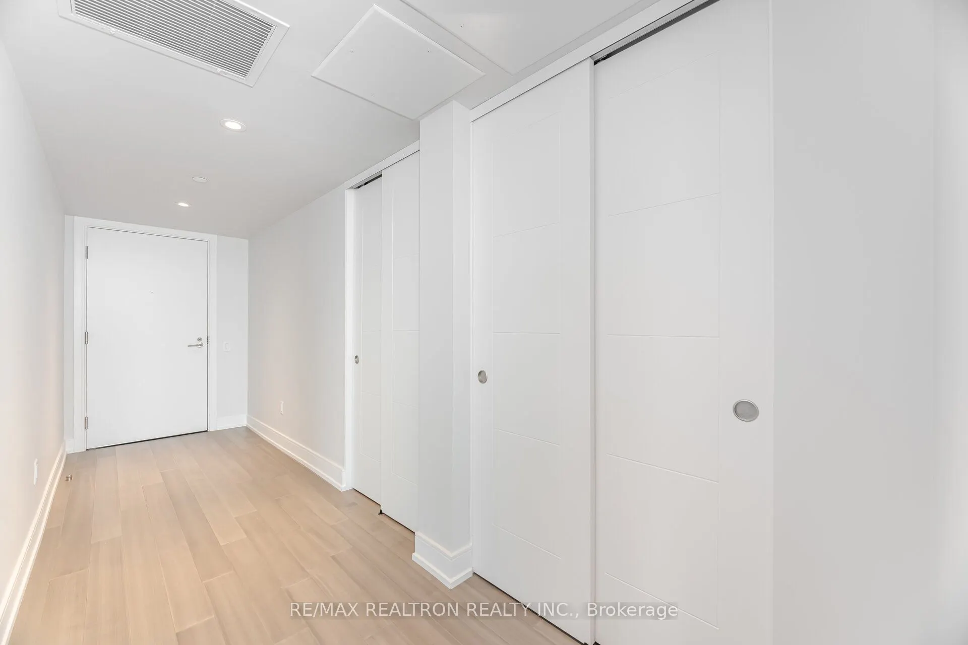 664 Spadina Avenue, #702