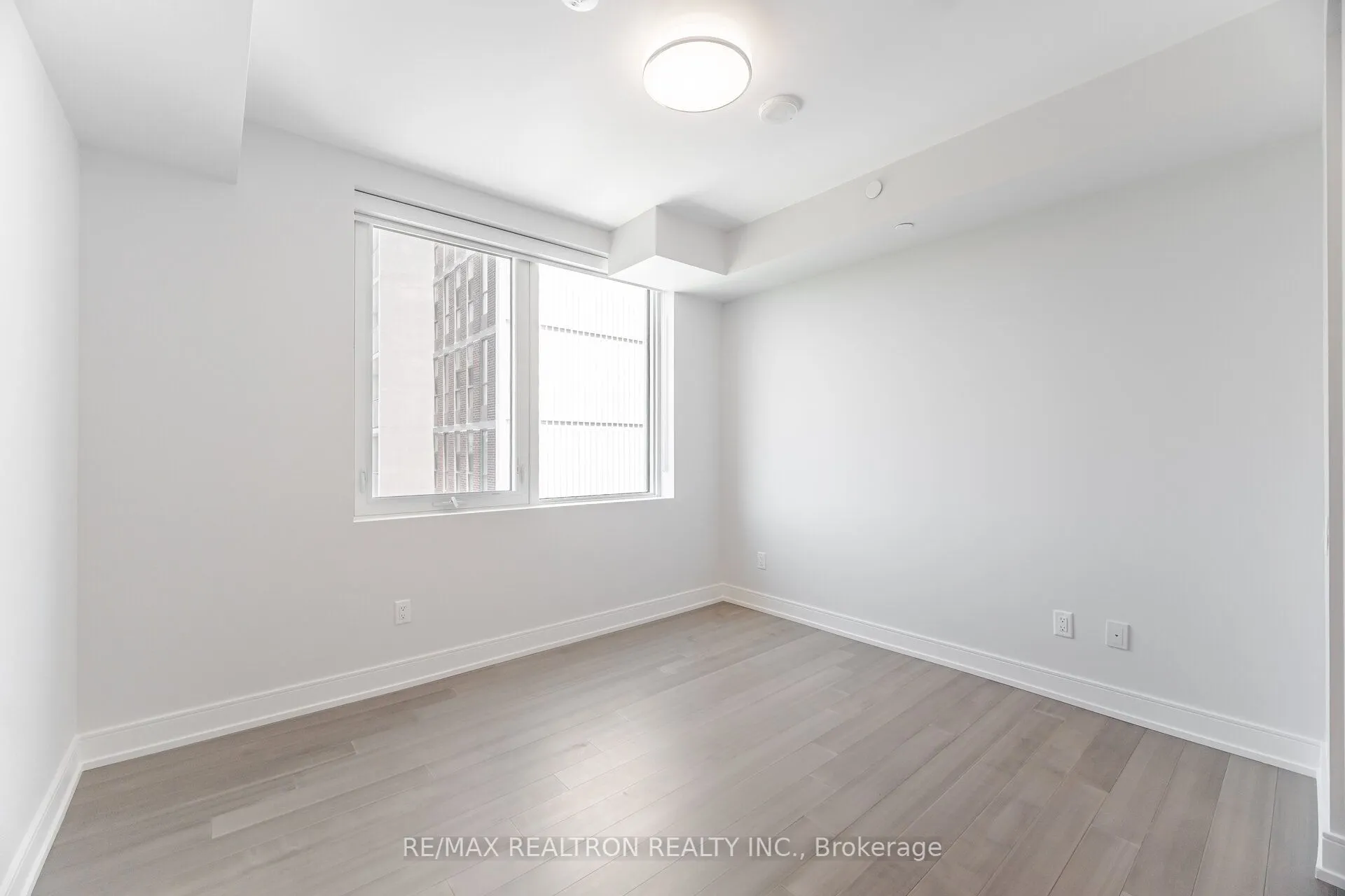 664 Spadina Avenue, #702