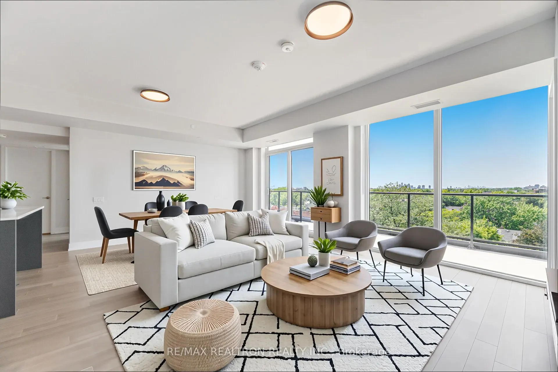 664 Spadina Avenue, #702