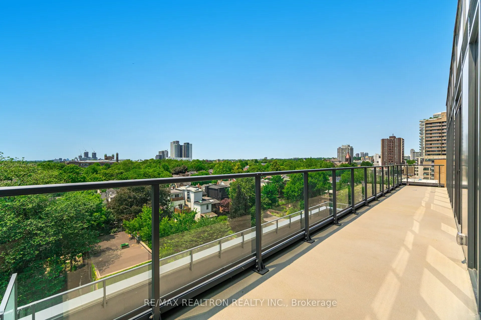 664 Spadina Avenue, #702