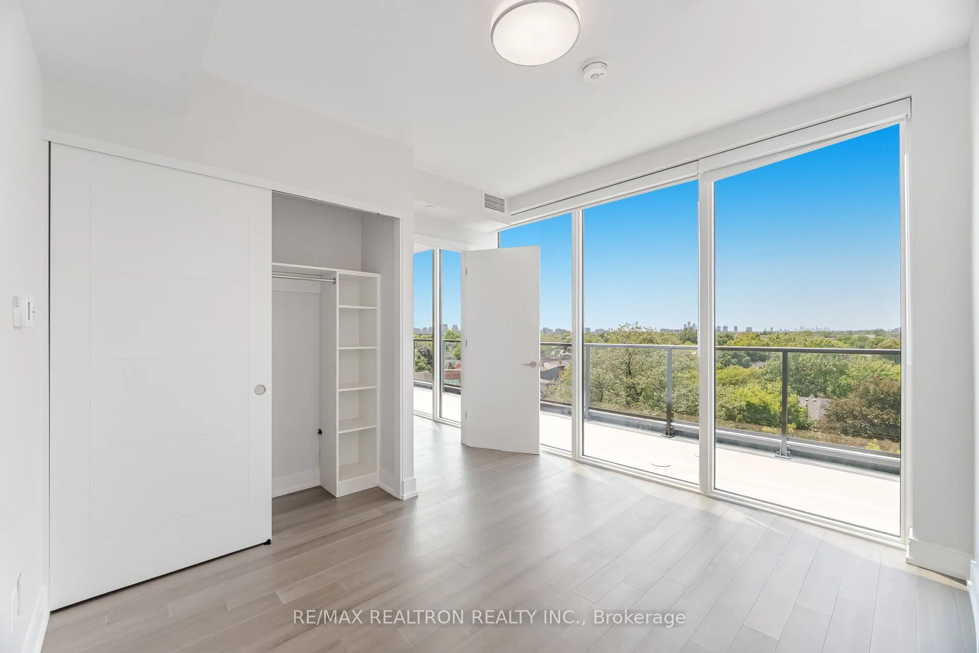 664 Spadina Avenue, #702