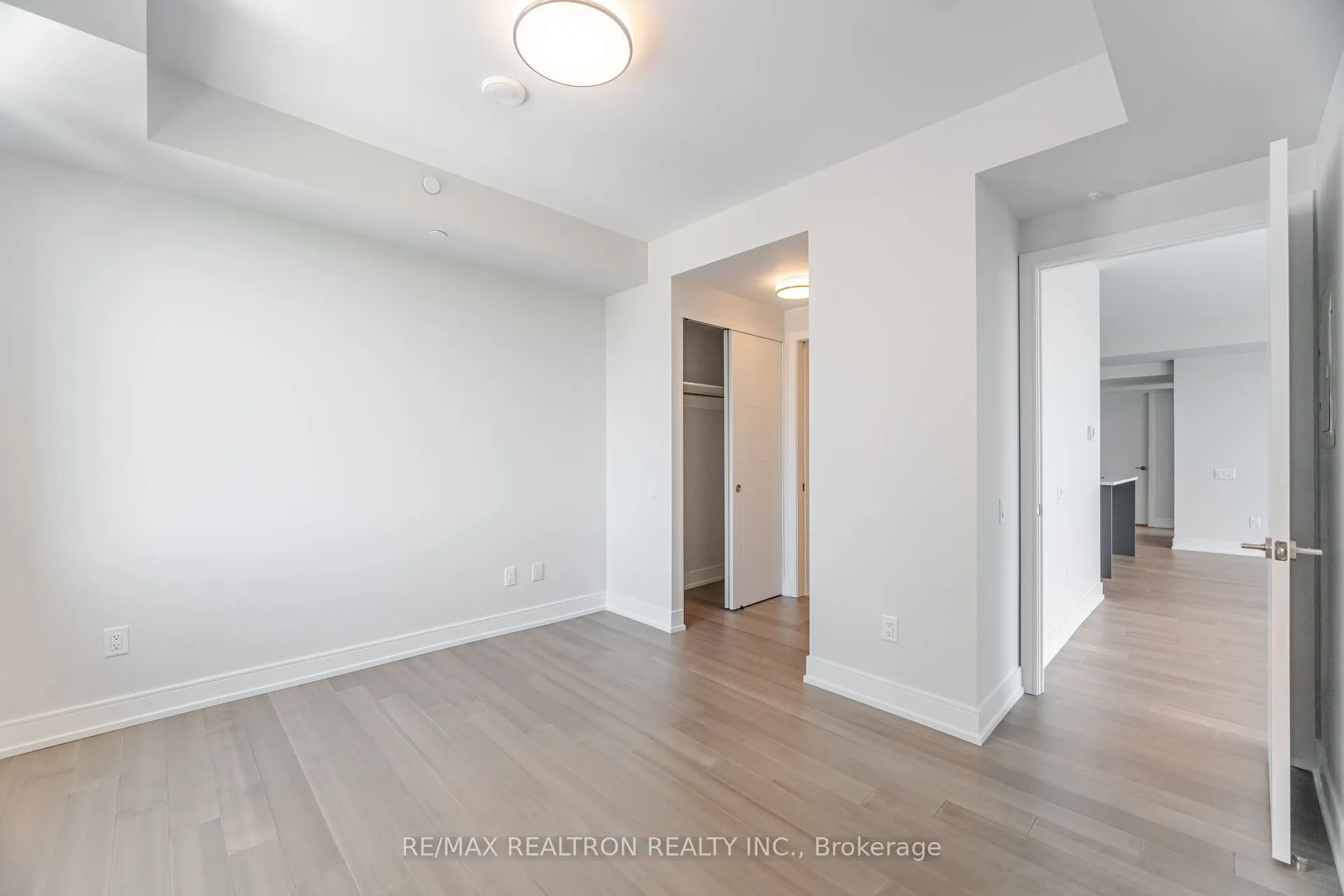 664 Spadina Avenue, #702