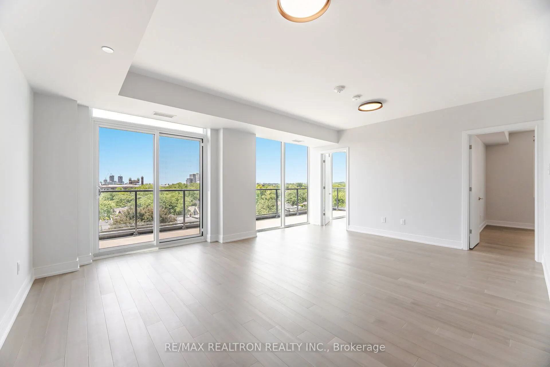 664 Spadina Avenue, #702