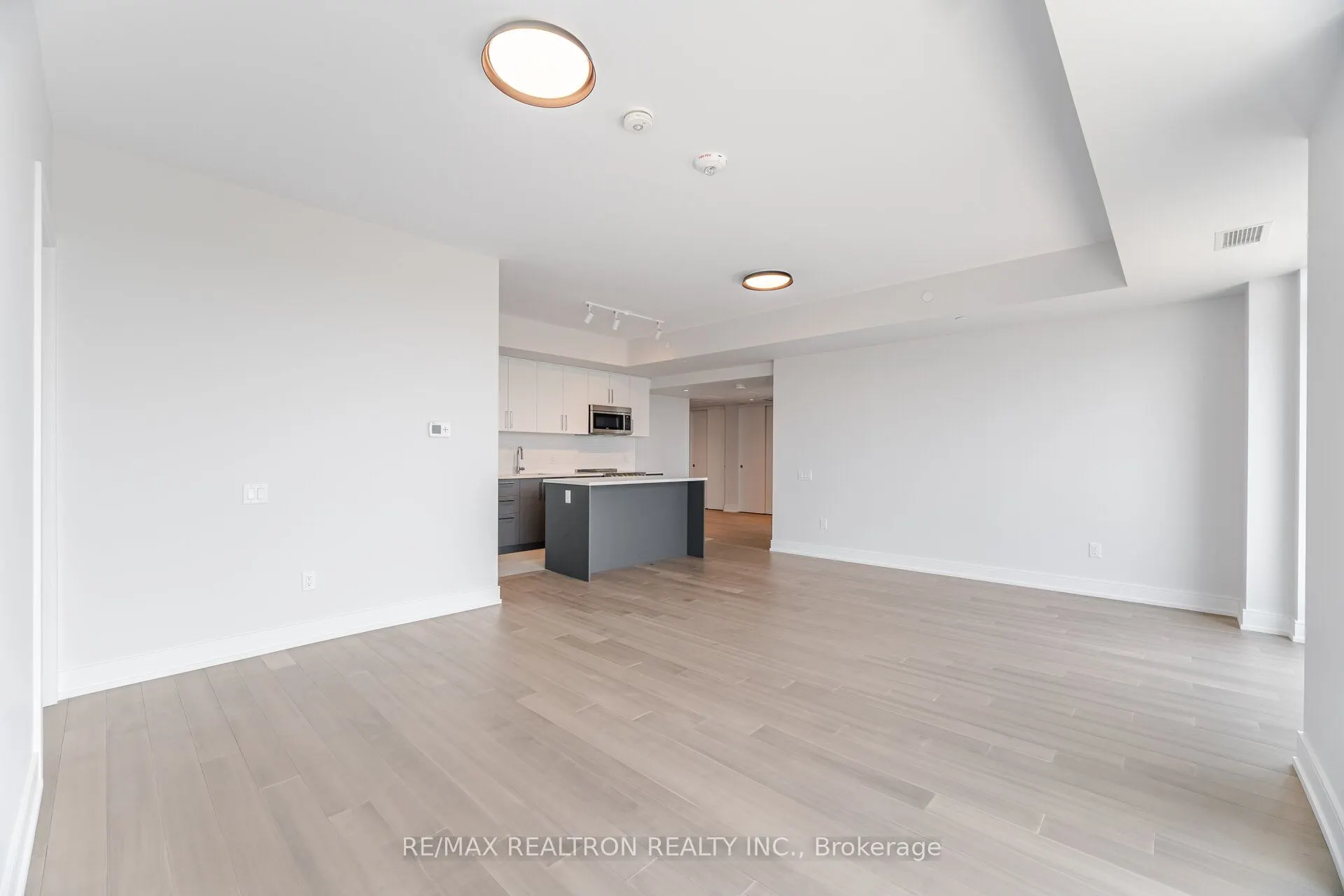 664 Spadina Avenue, #702