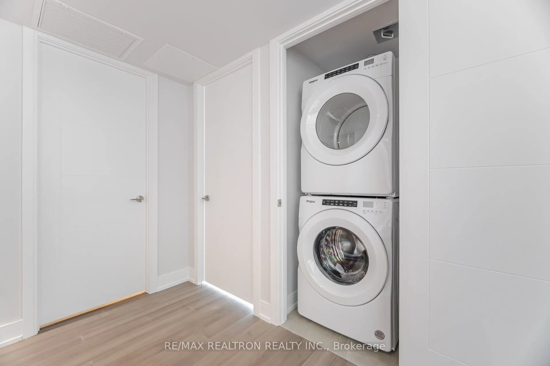 664 Spadina Avenue, #702