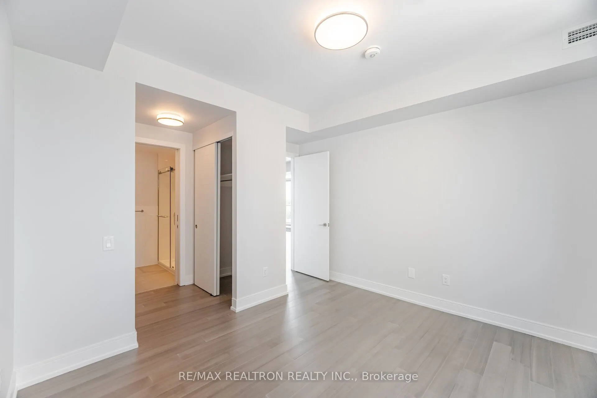 664 Spadina Avenue, #702