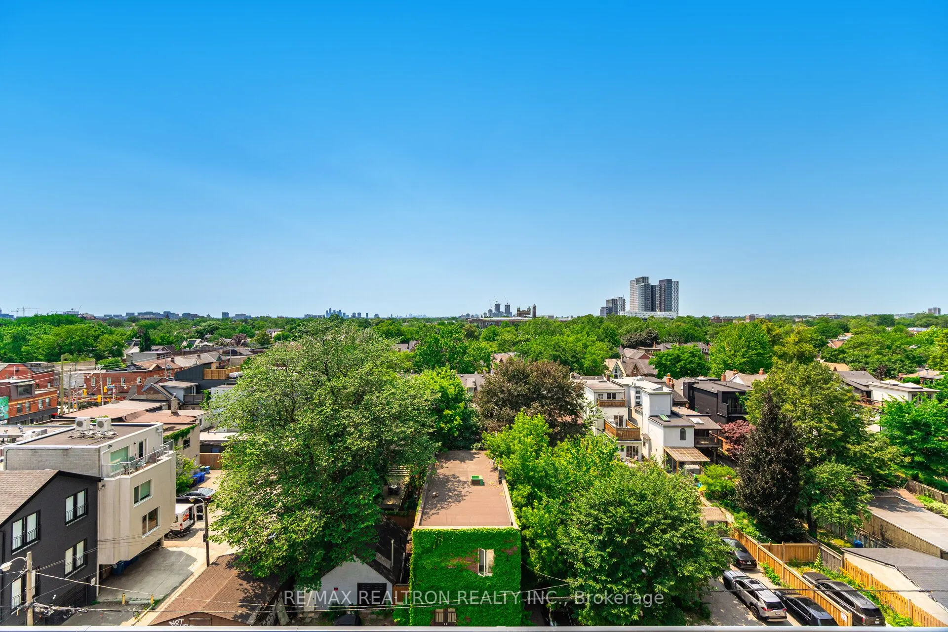 664 Spadina Avenue, #702