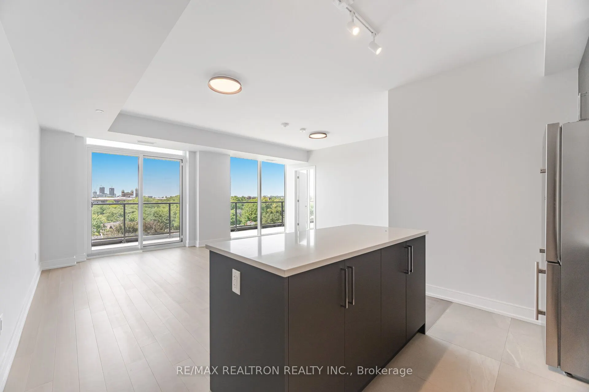 664 Spadina Avenue, #702