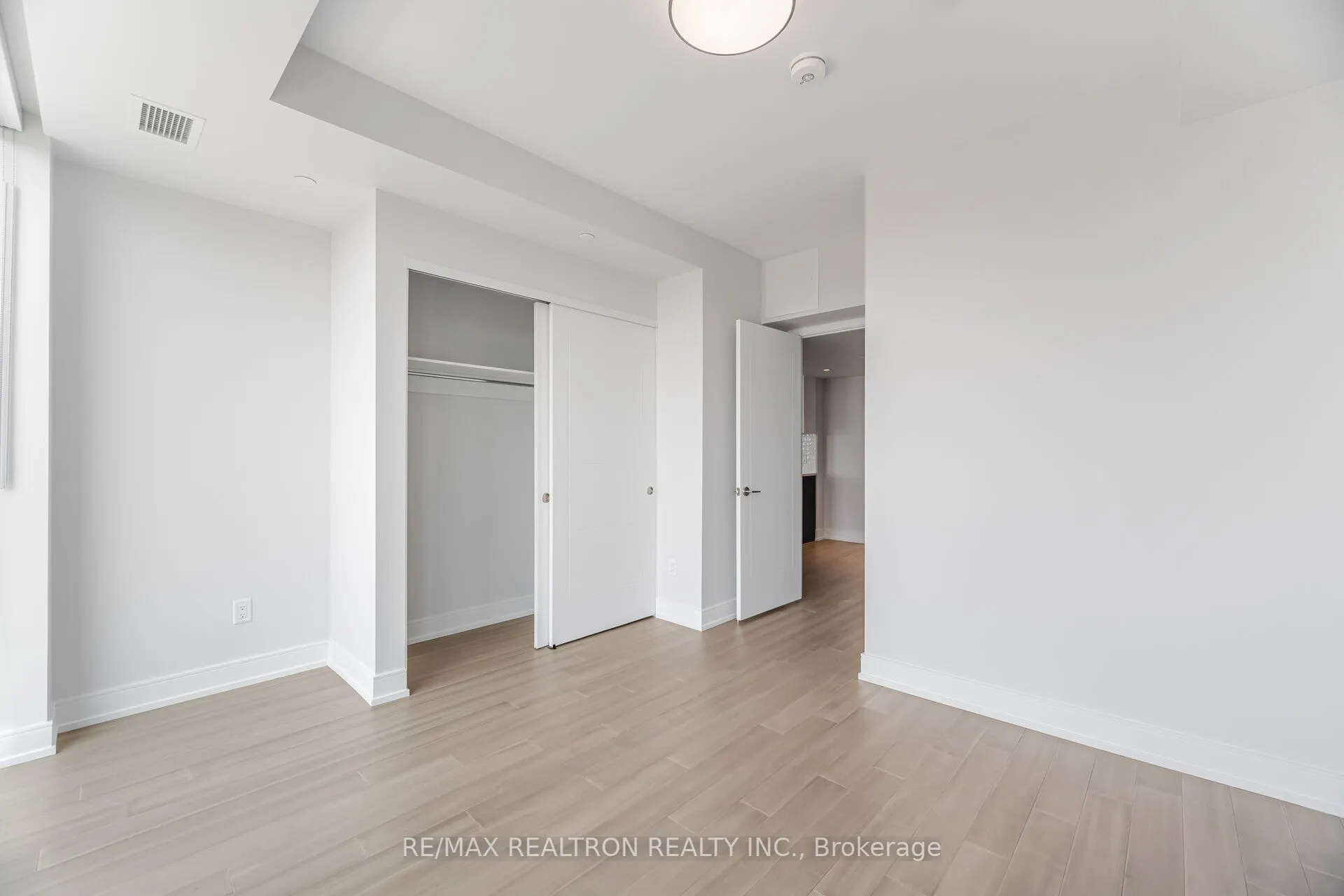 664 Spadina Avenue, #702