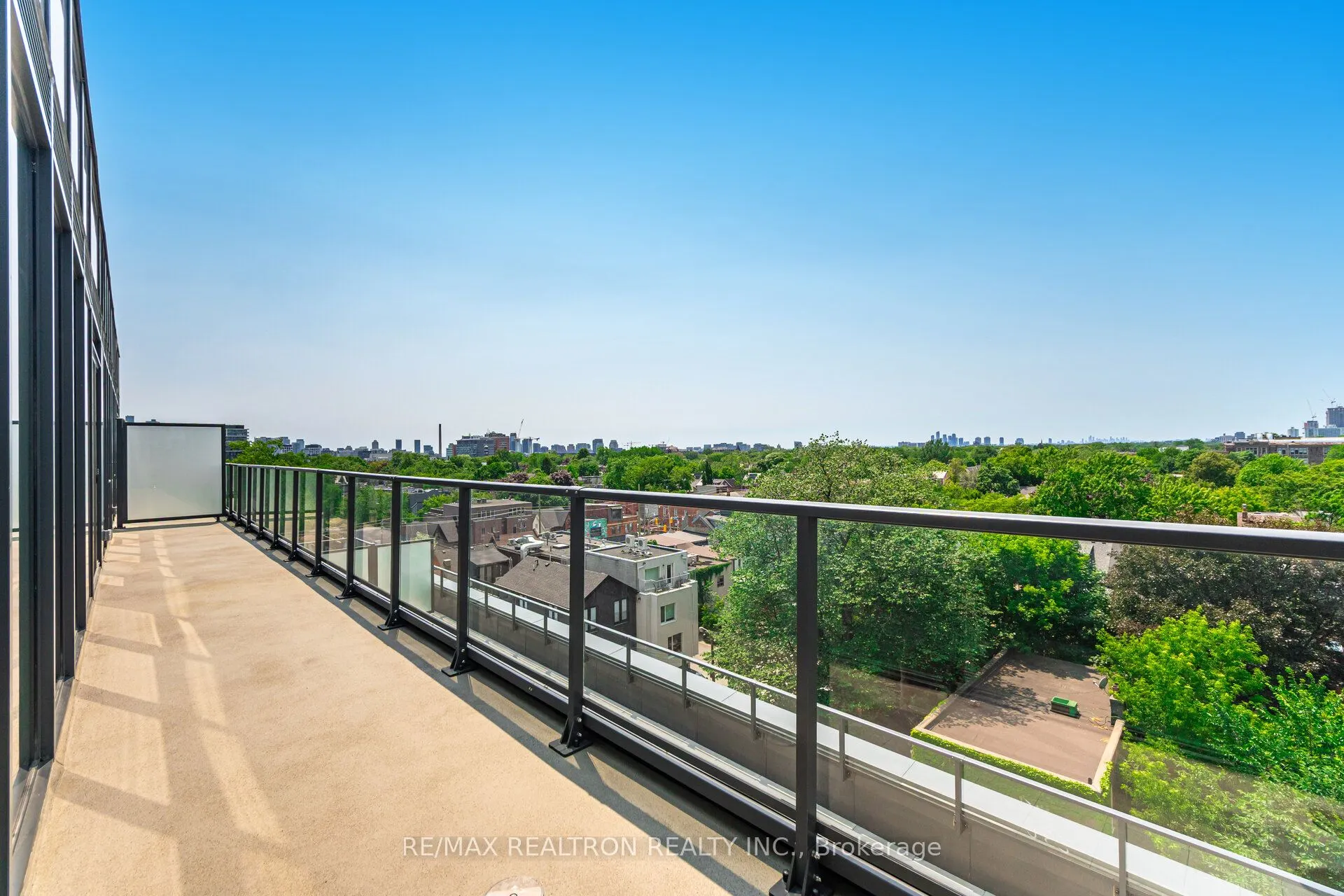 664 Spadina Avenue, #702