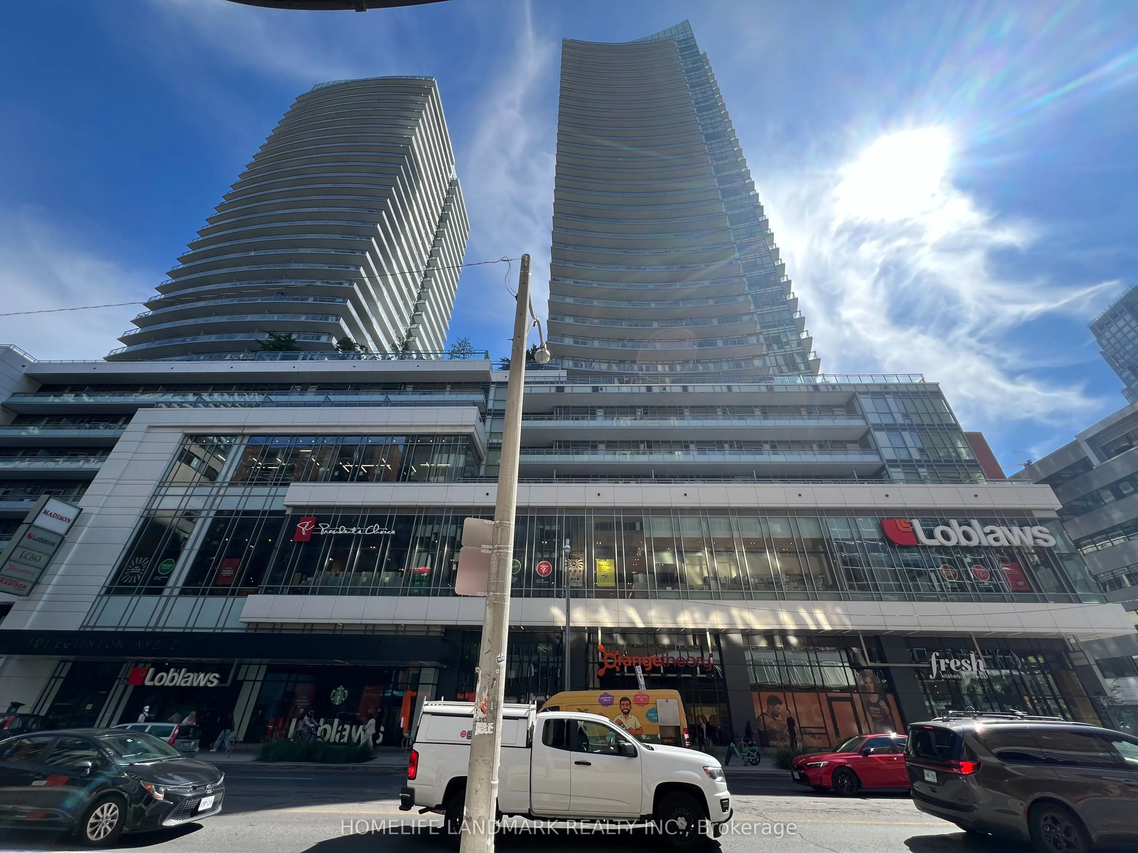89 Dunfield Avenue, #807