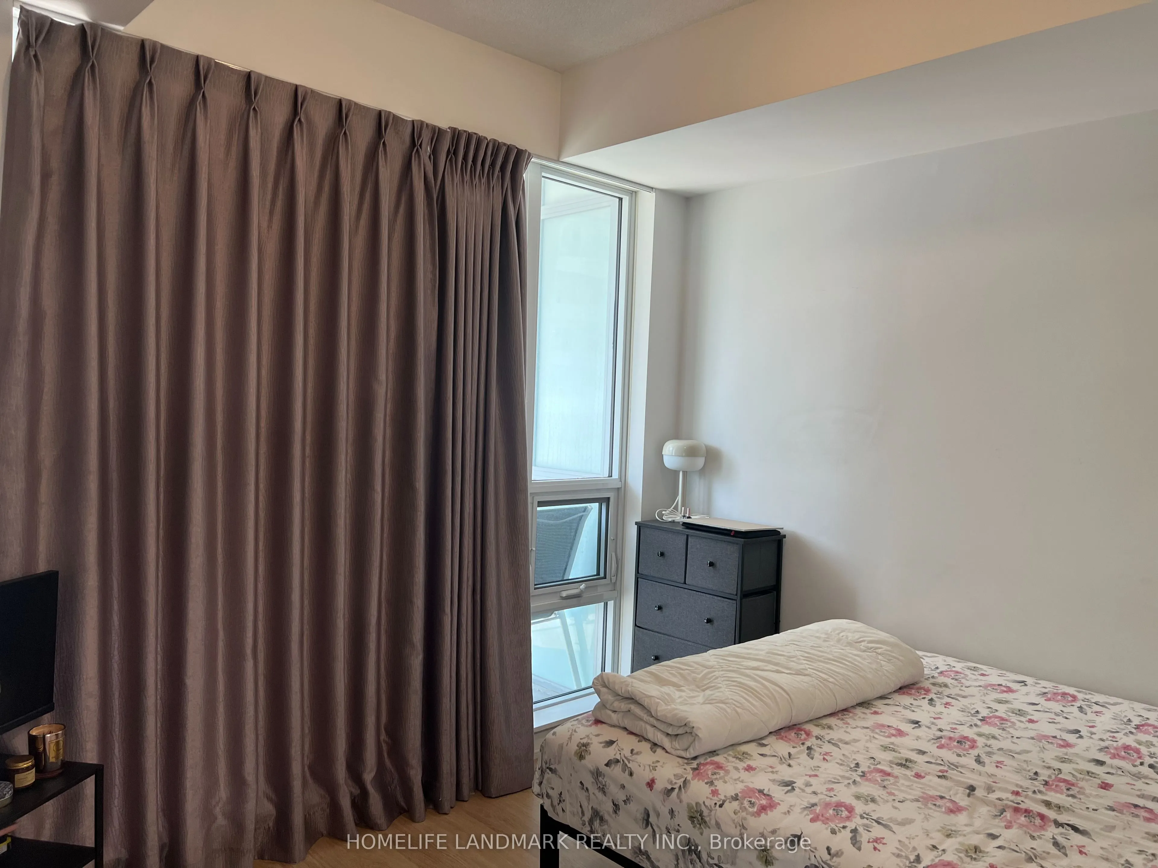 89 Dunfield Avenue, #807
