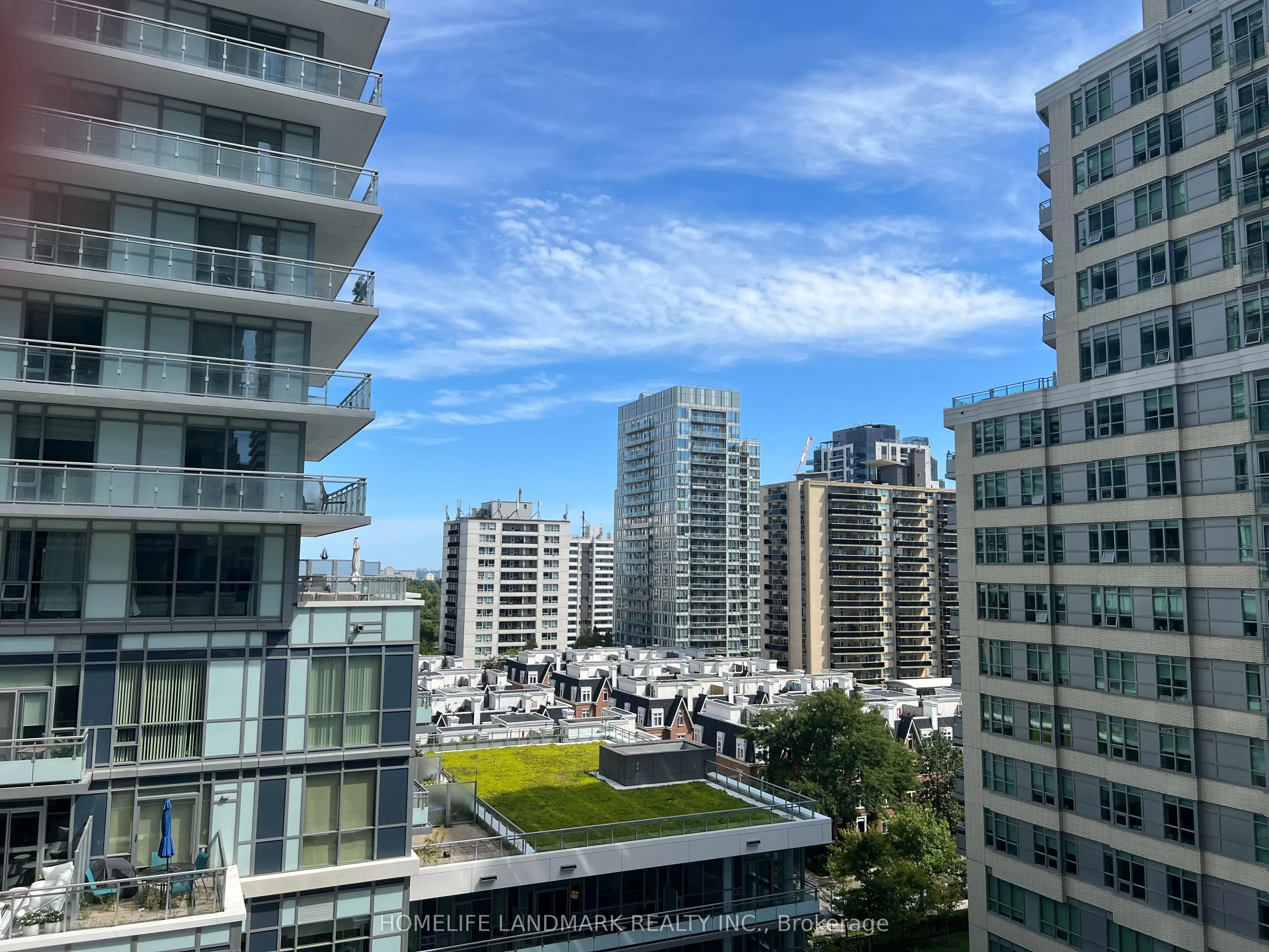 89 Dunfield Avenue, #807
