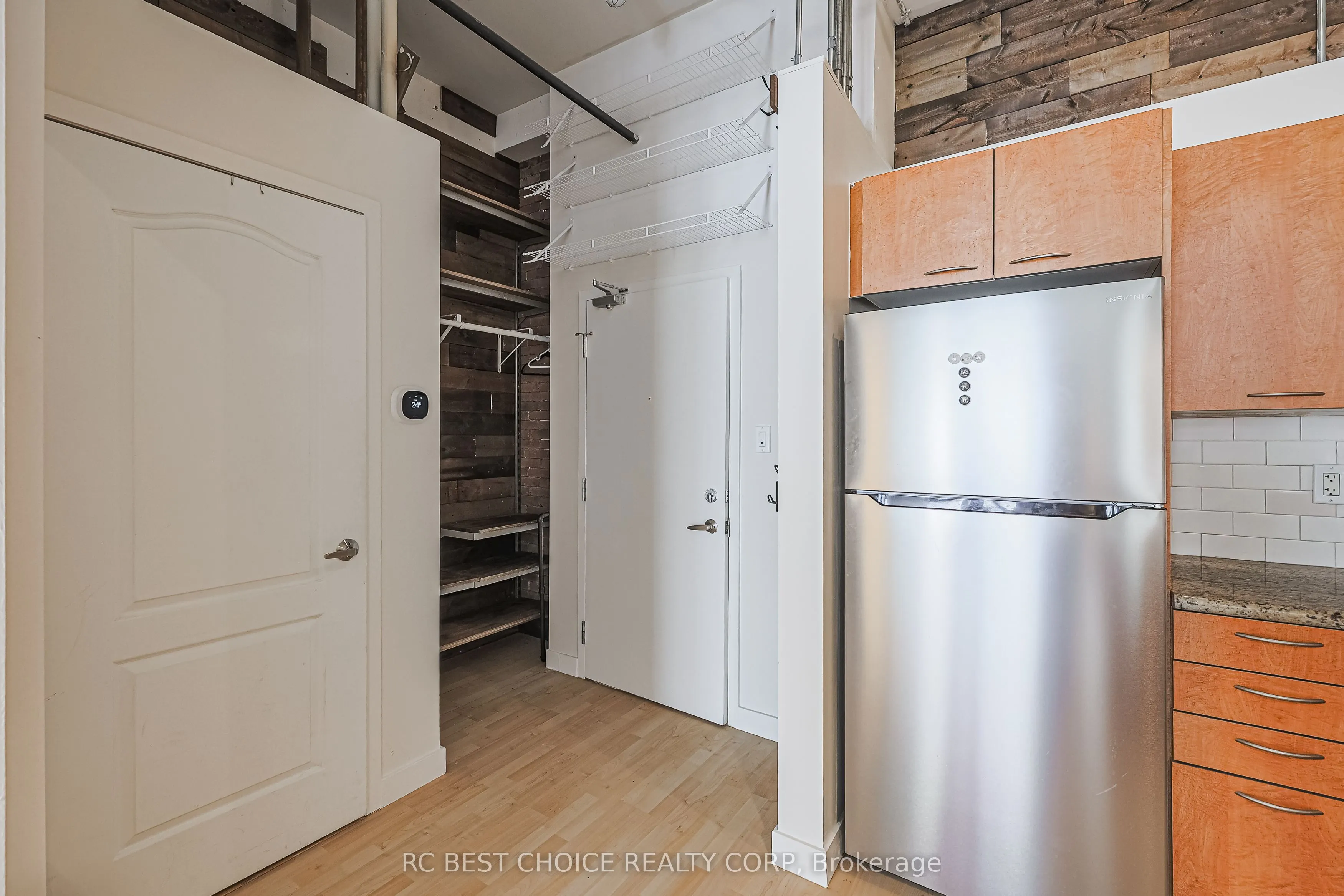 955 Queen Street W, #424