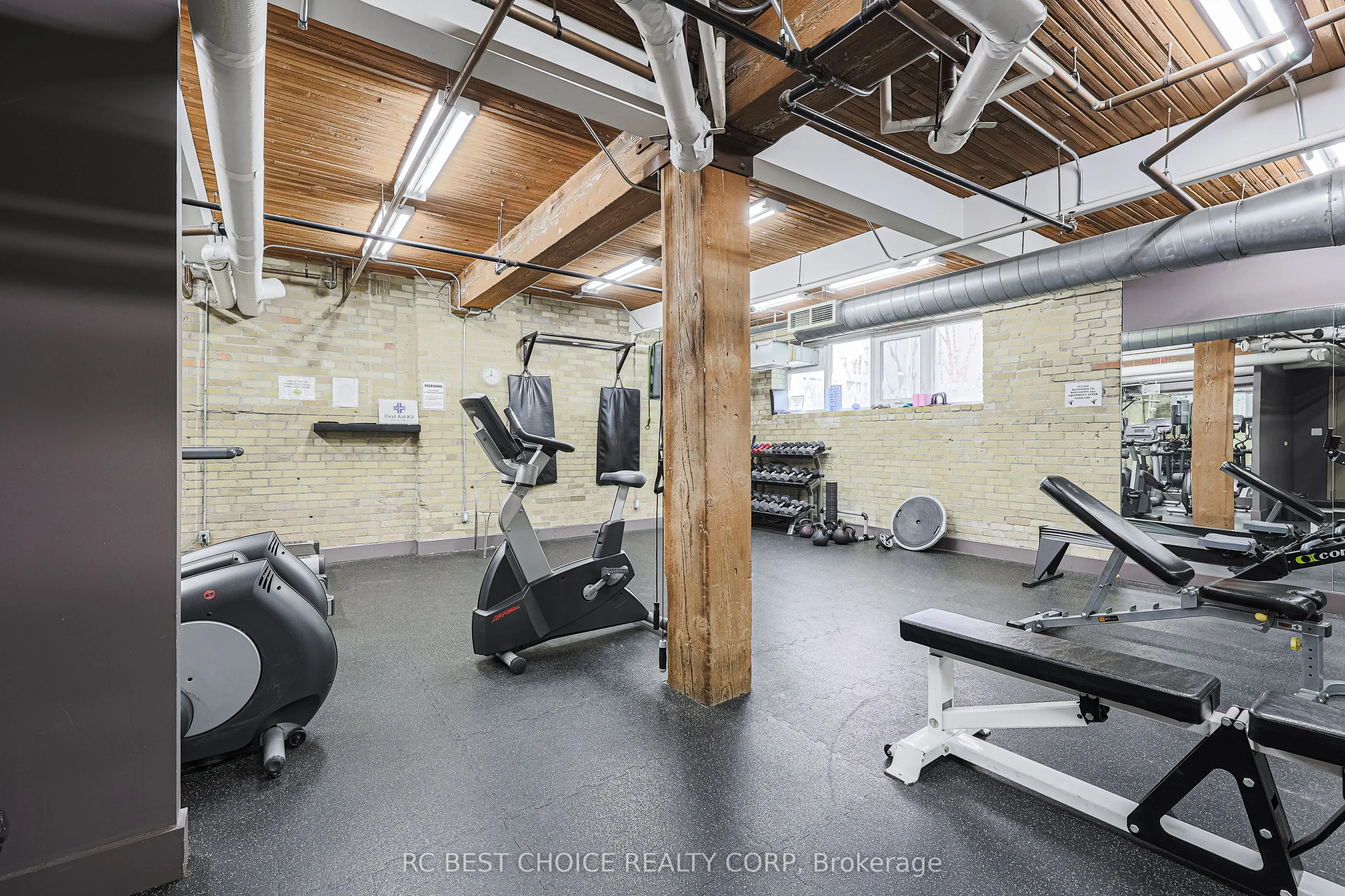 955 Queen Street W, #424