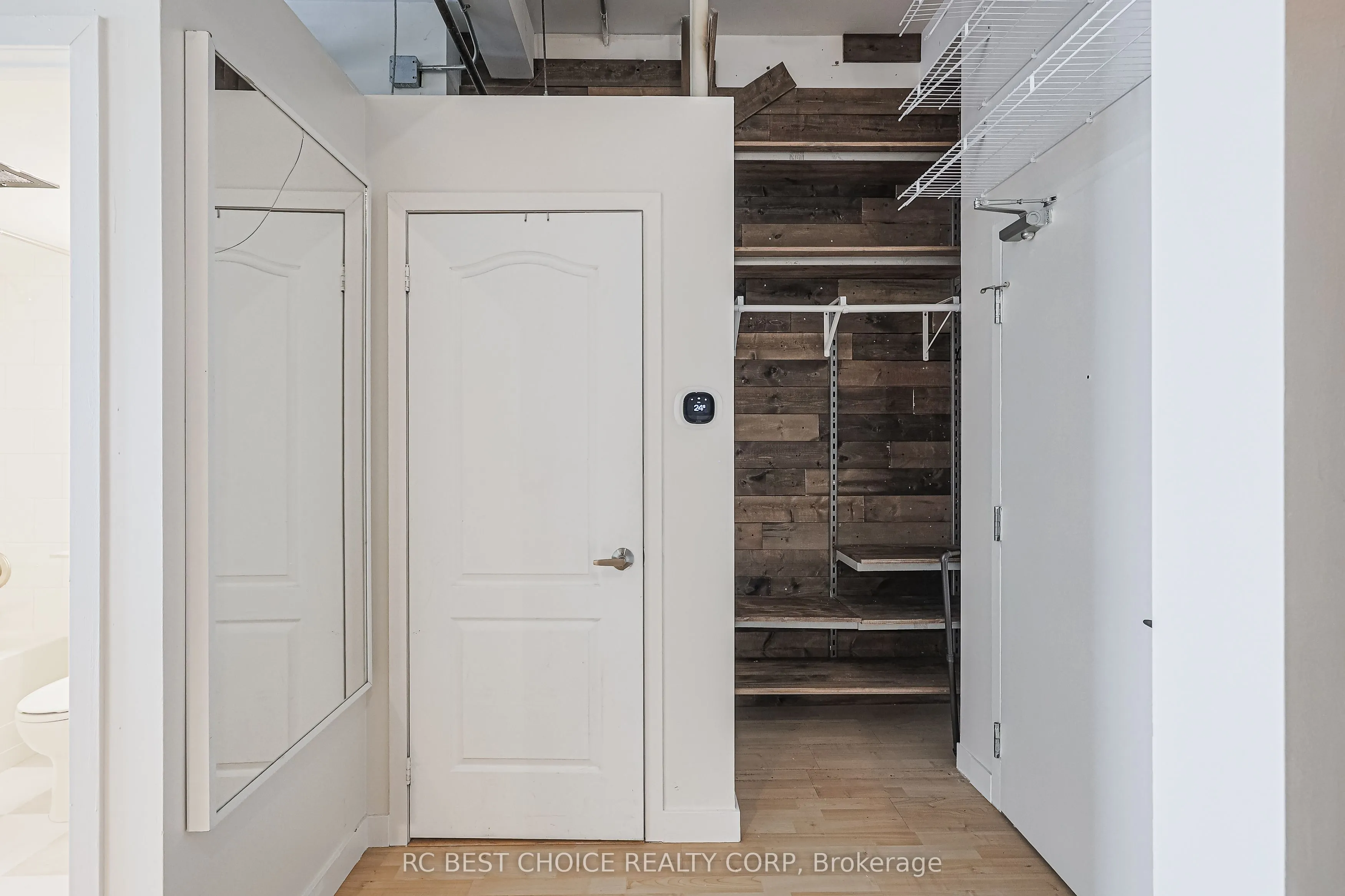 955 Queen Street W, #424
