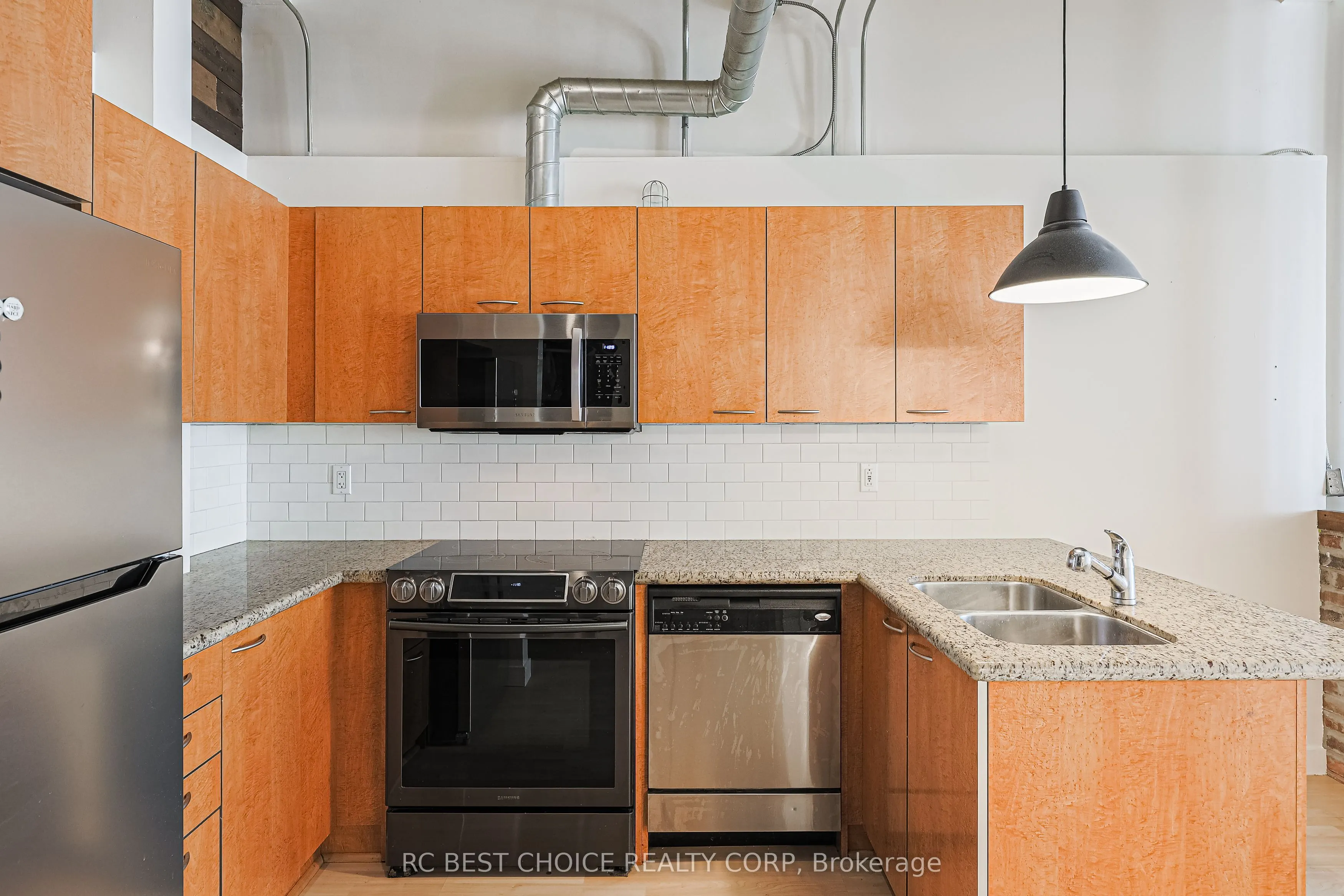 955 Queen Street W, #424