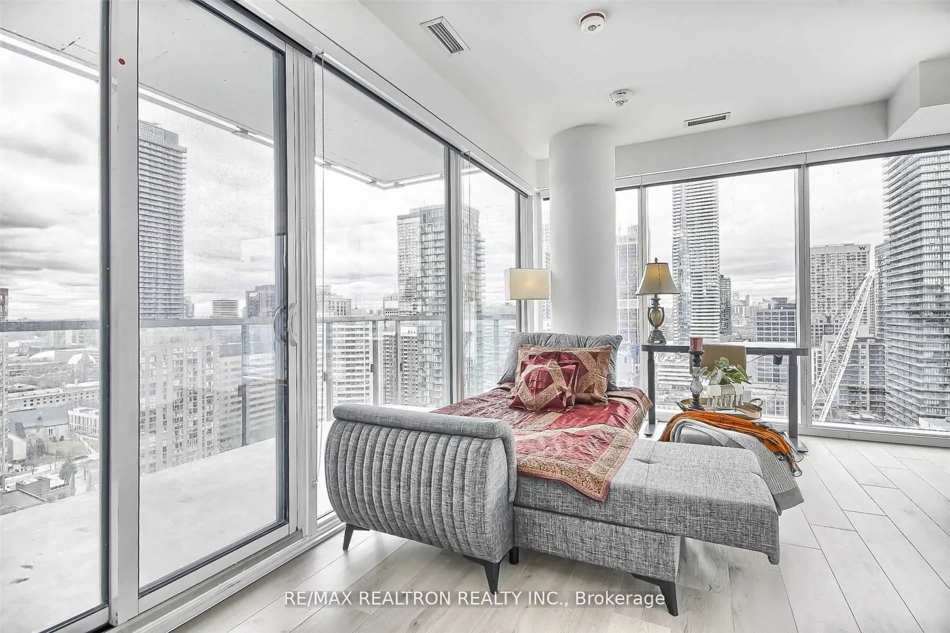 3 Gloucester Street, #2701
