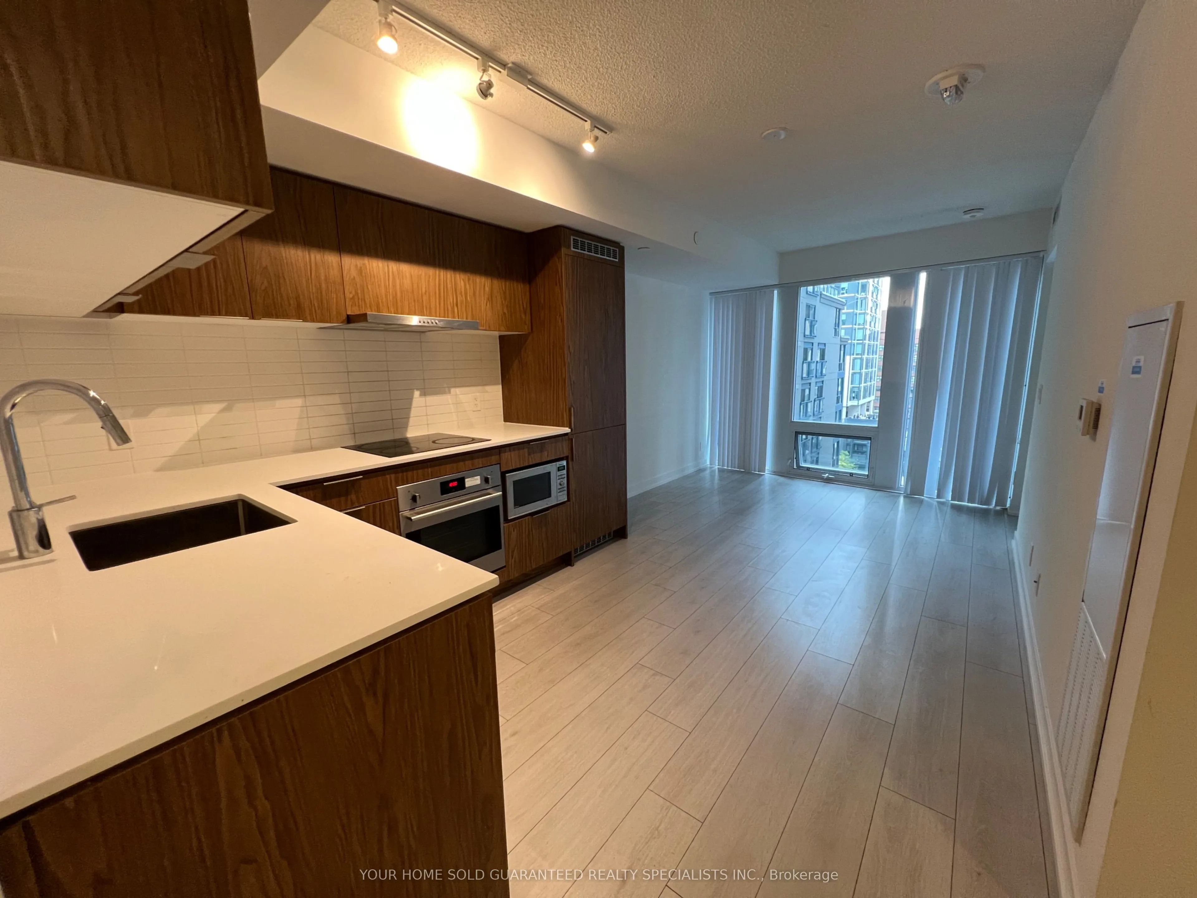 60 Shuter Street, #917