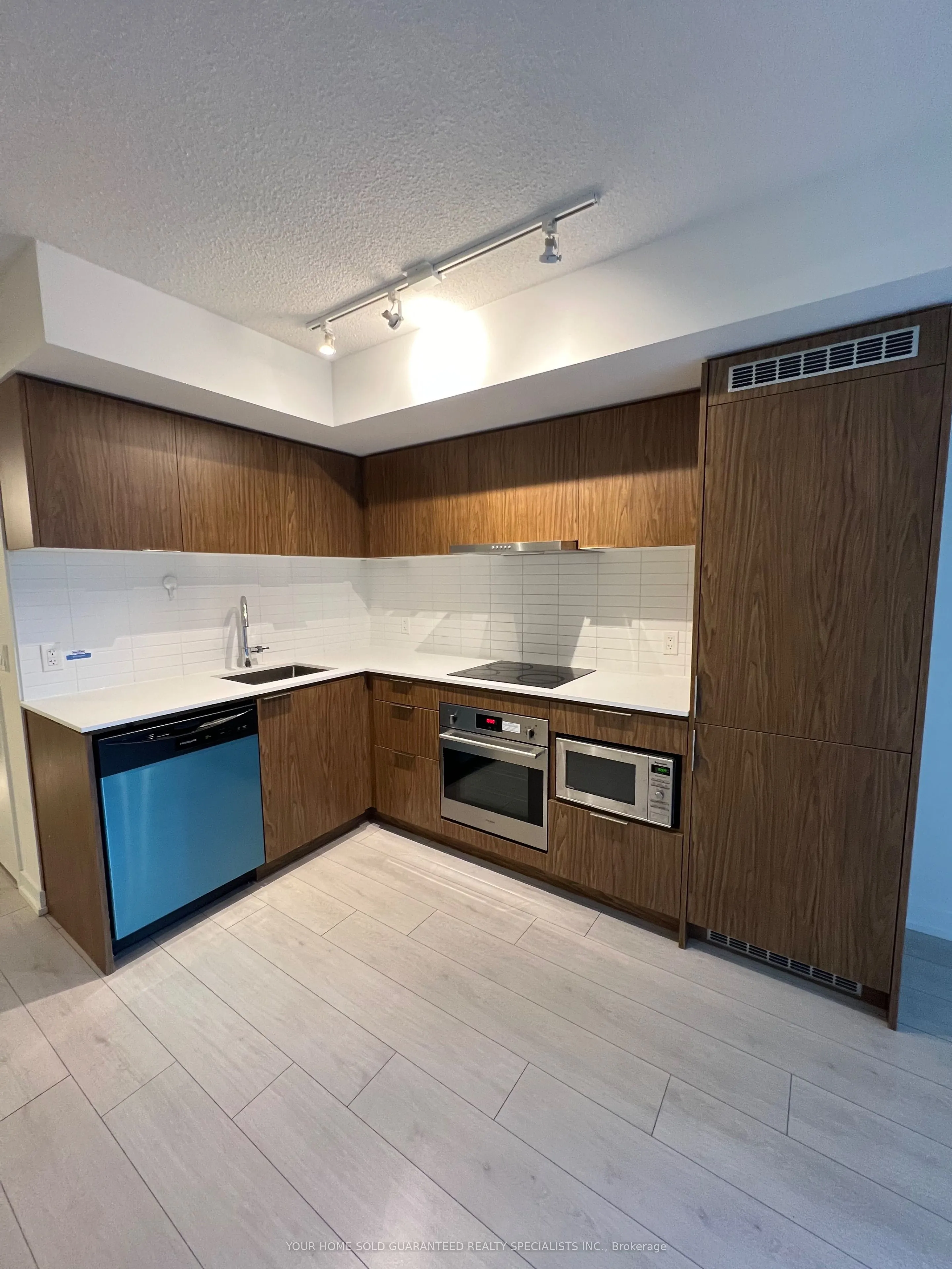 60 Shuter Street, #917
