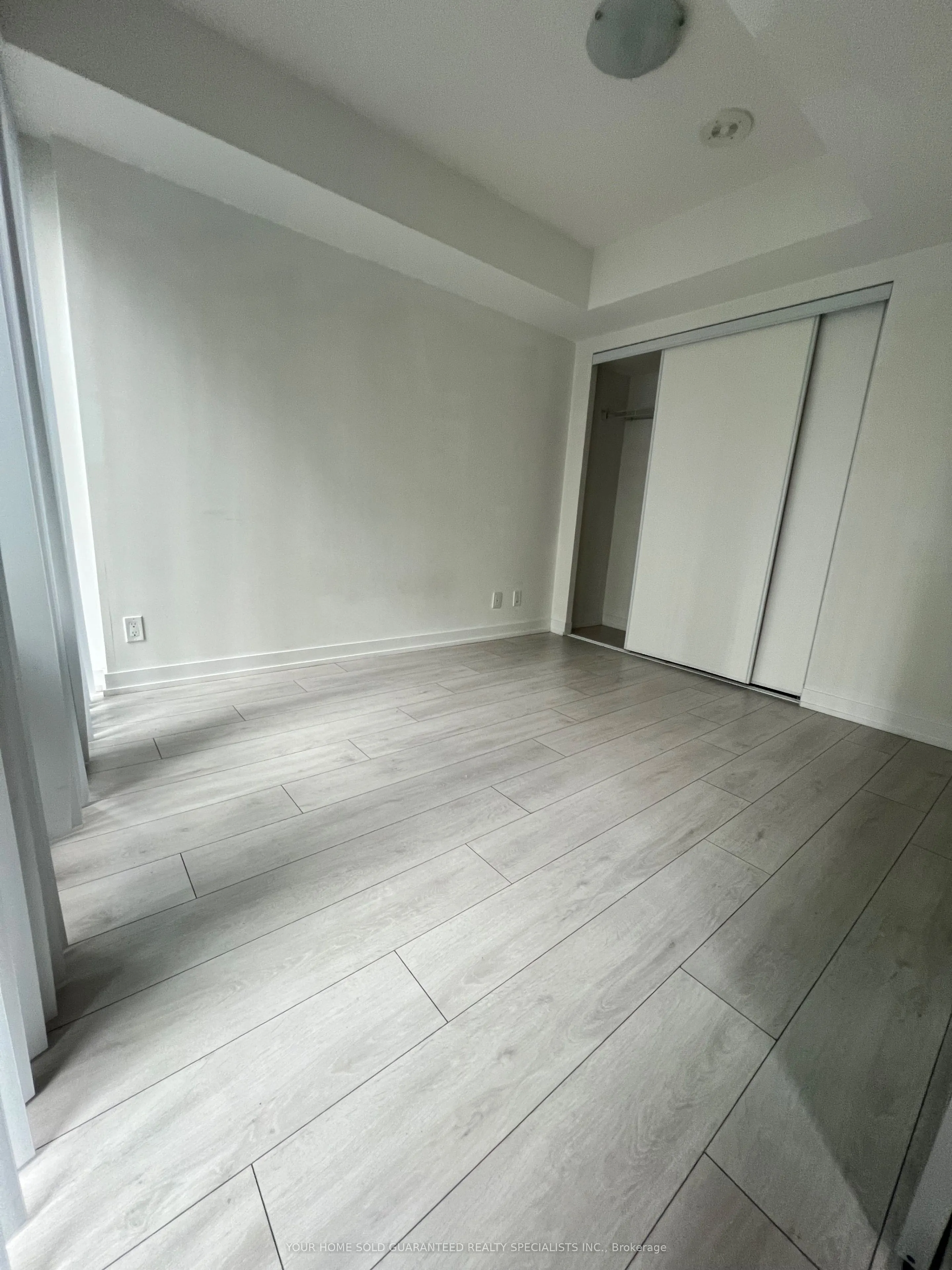 60 Shuter Street, #917