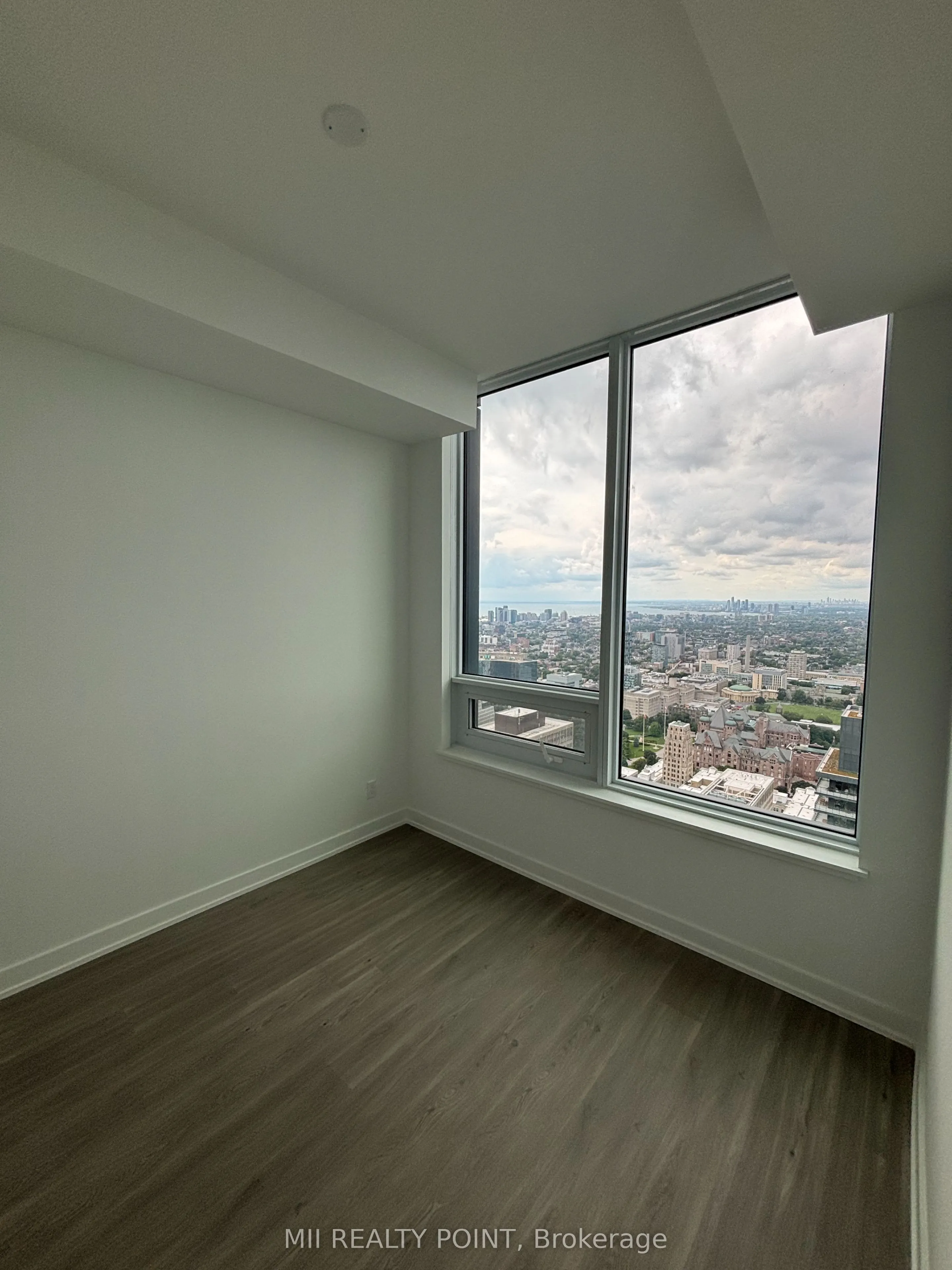 8 Wellesley Street W, #PH01