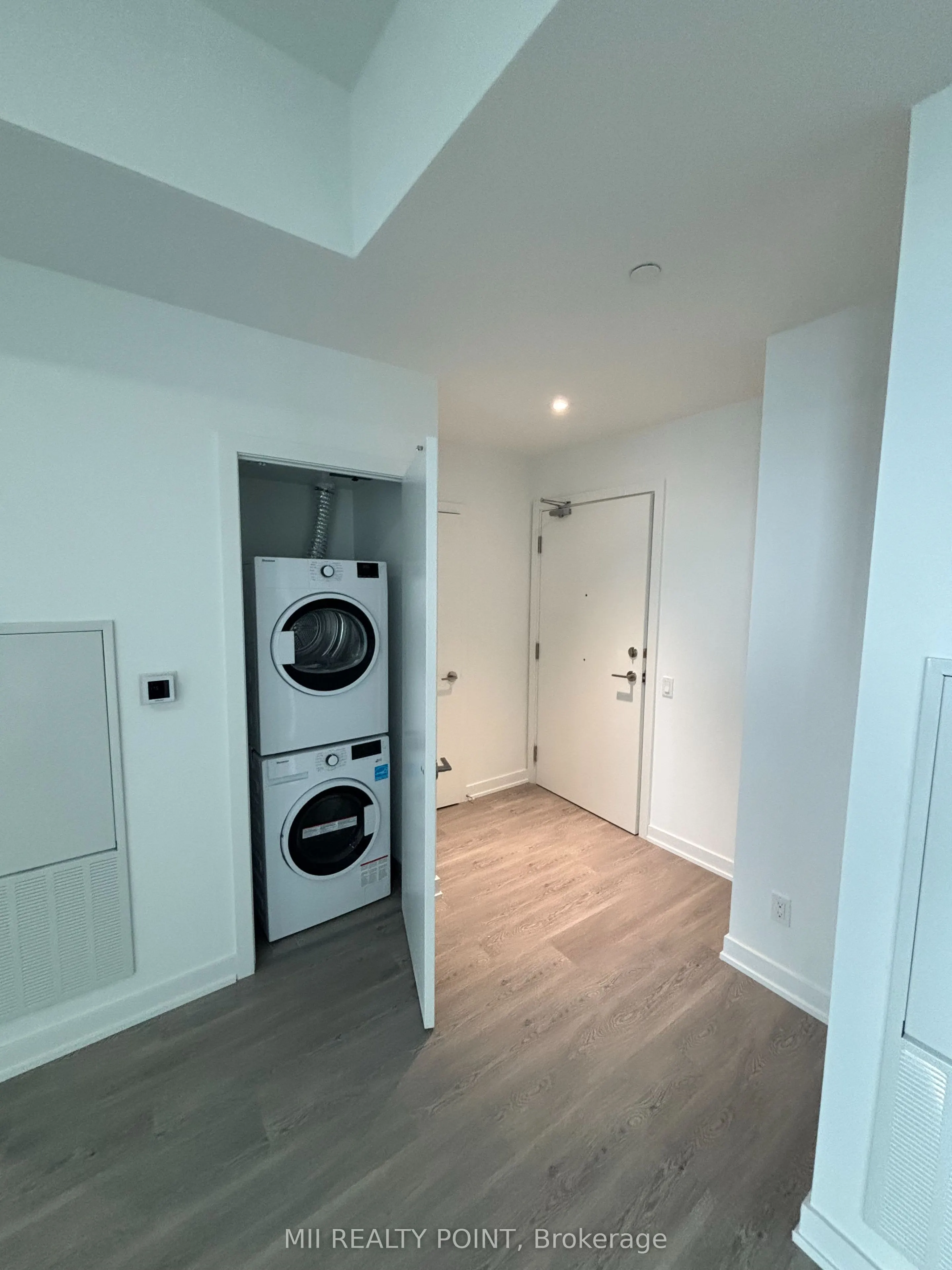 8 Wellesley Street W, #PH01