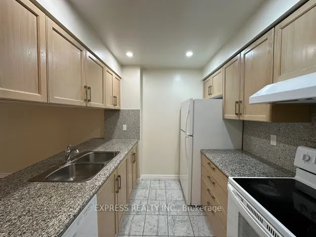 168 Simcoe Street, #809