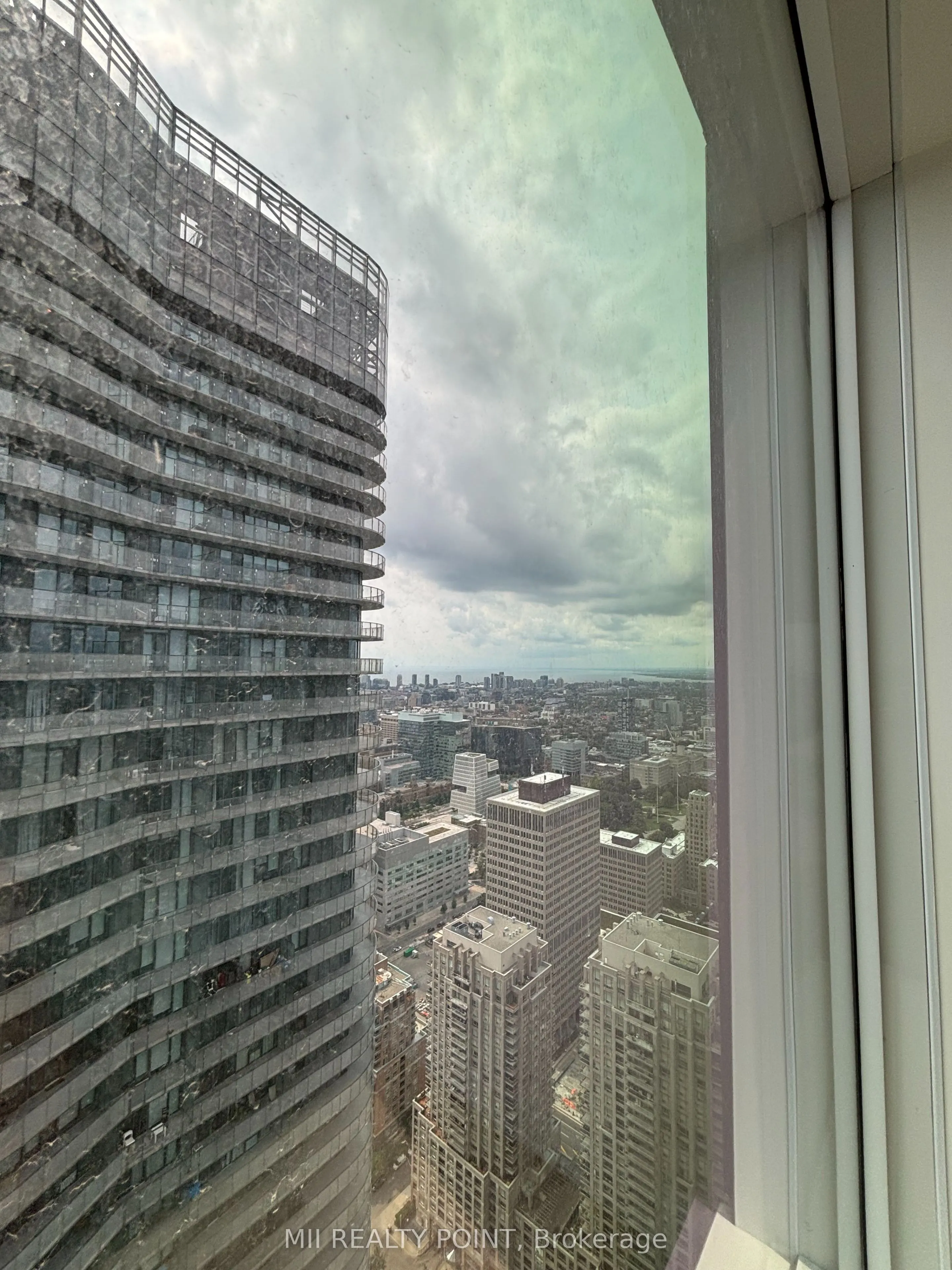 8 Wellesley Street W, #LPH07