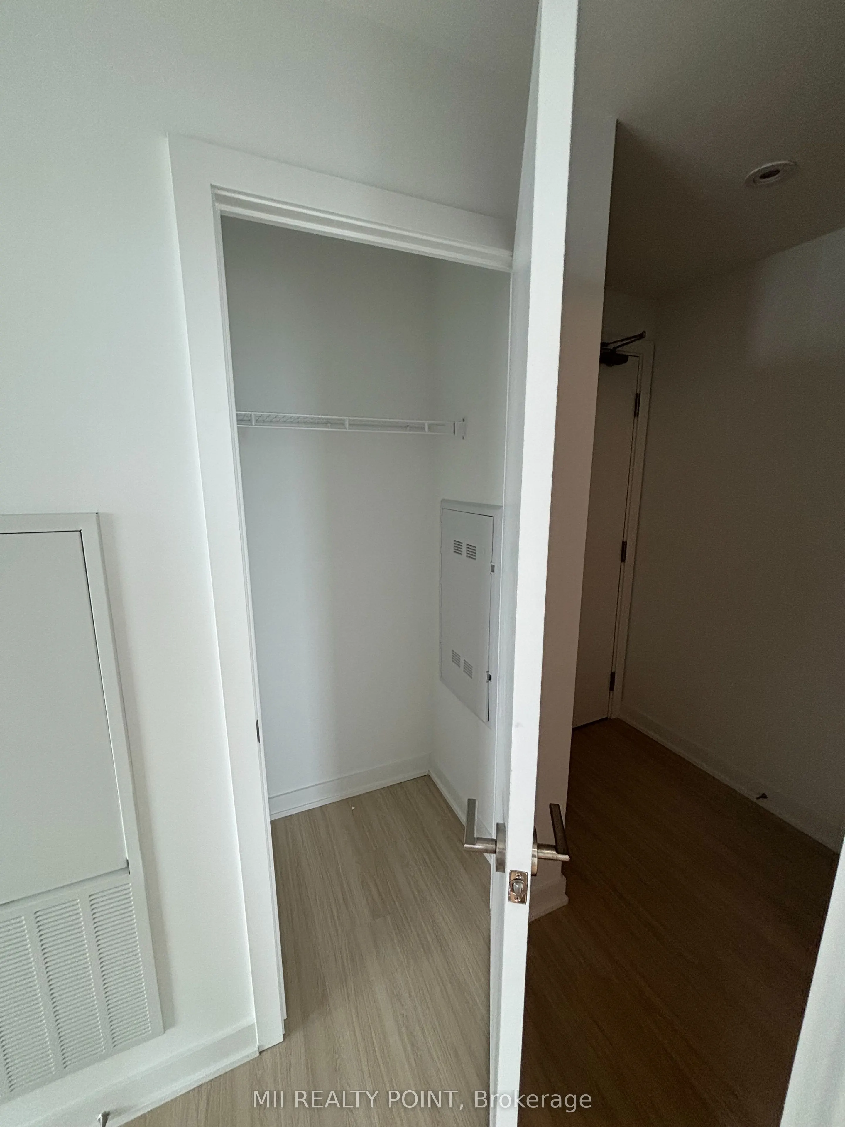 8 Wellesley Street W, #LPH07