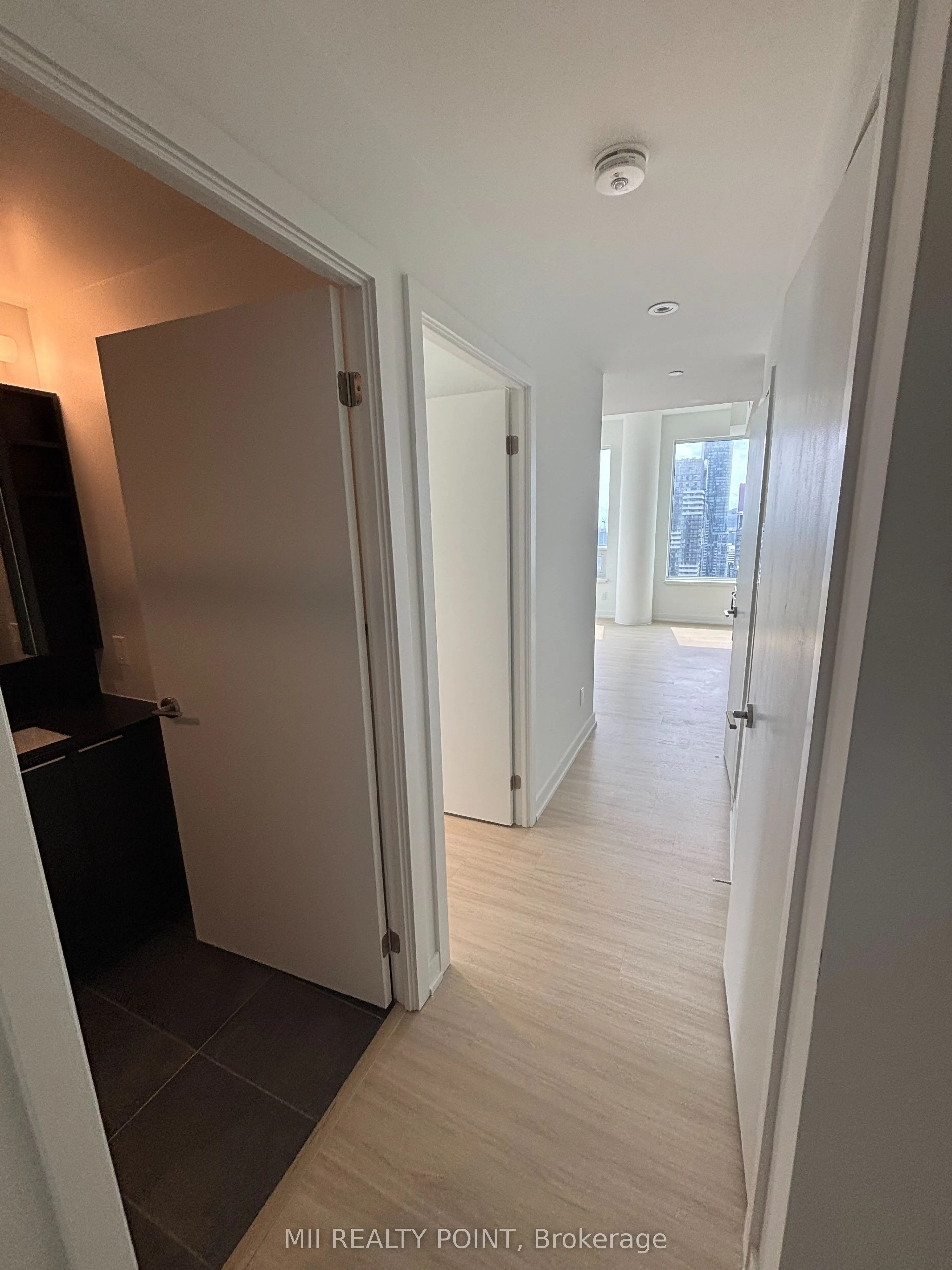 8 Wellesley Street W, #LPH07