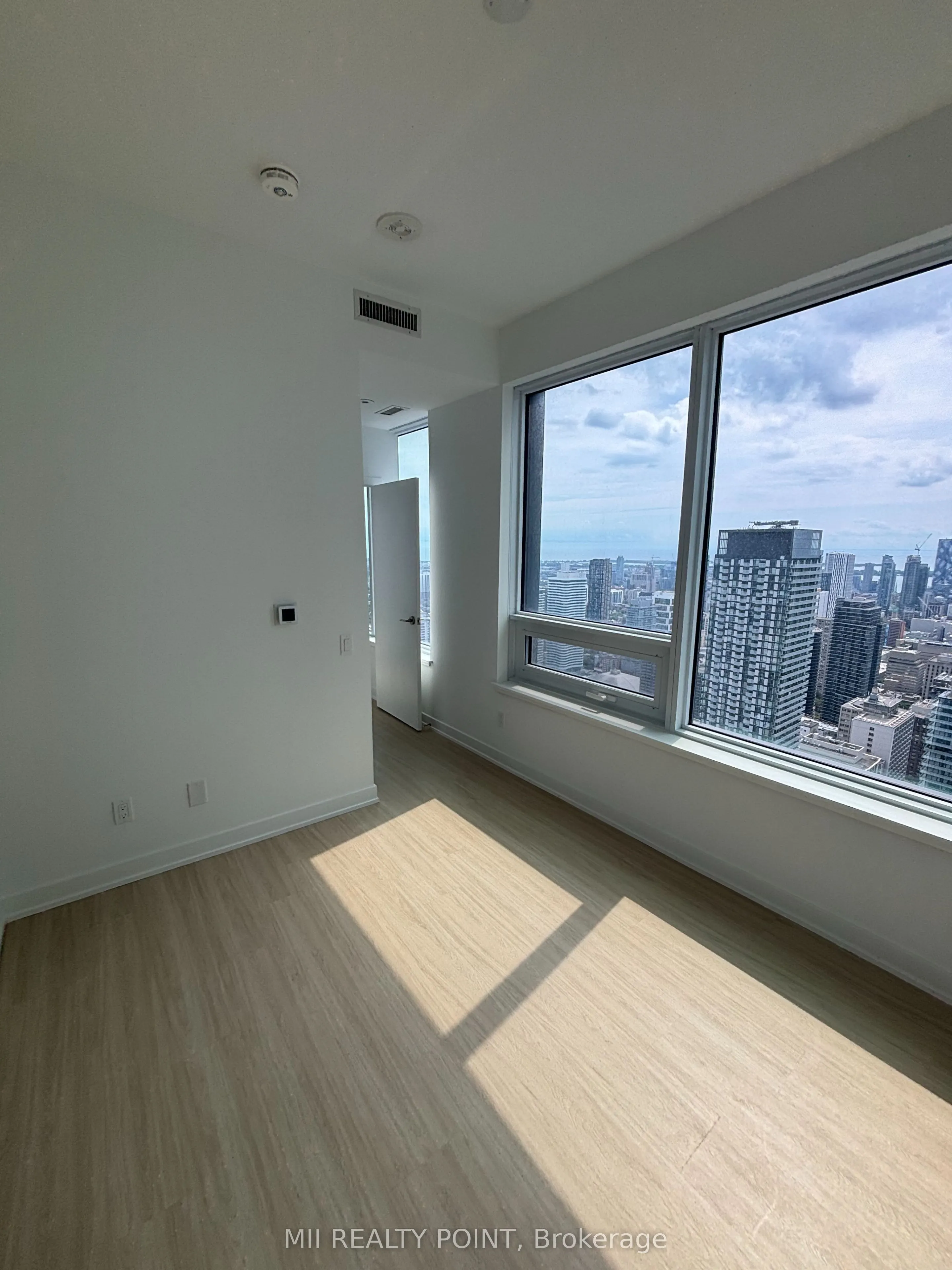 8 Wellesley Street W, #LPH07