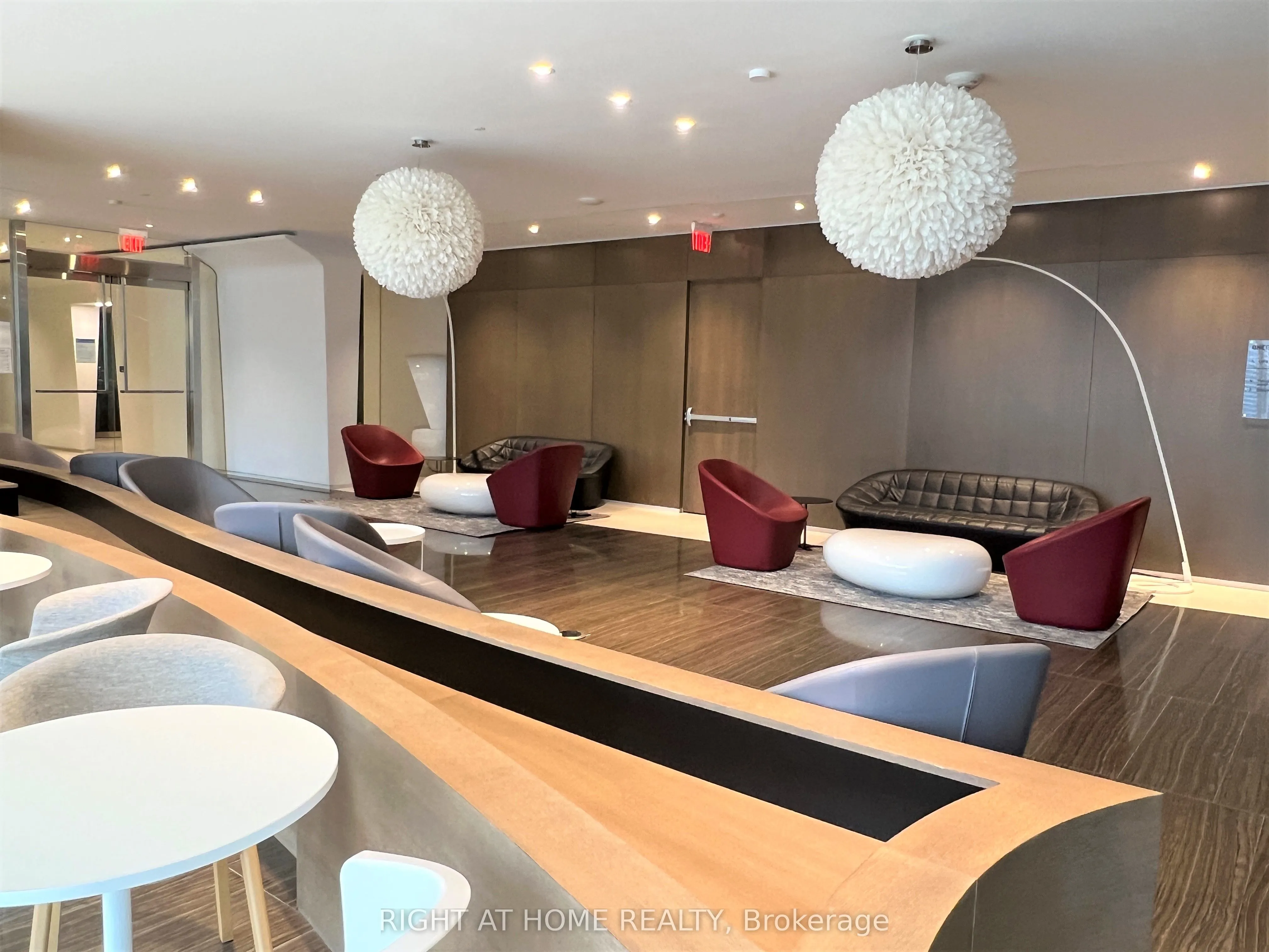 1 Bloor Street E, #4709