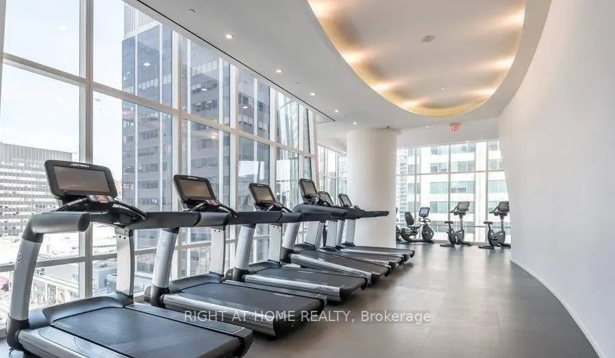 1 Bloor Street E, #4709