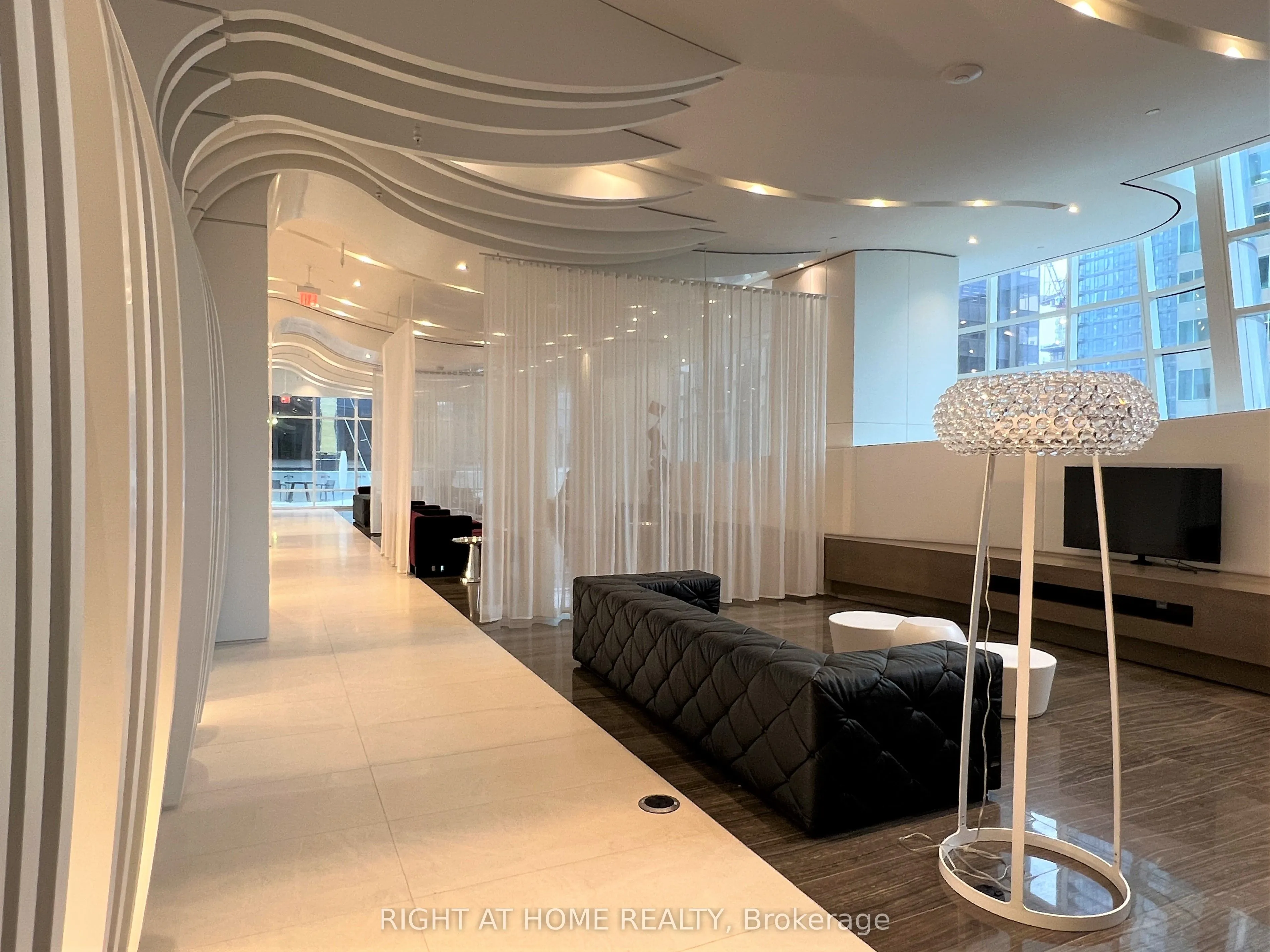 1 Bloor Street E, #4709