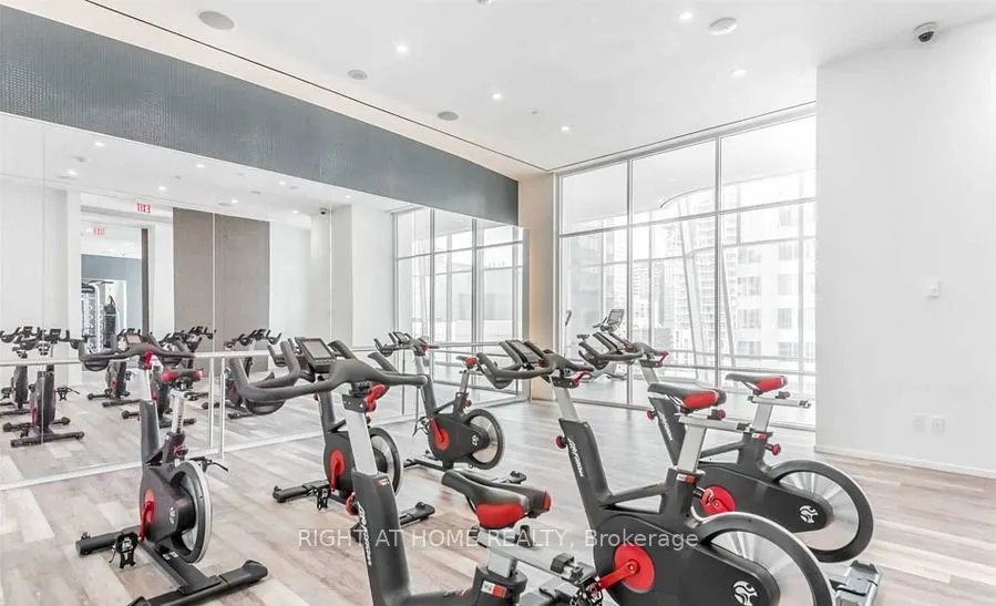 1 Bloor Street E, #4709