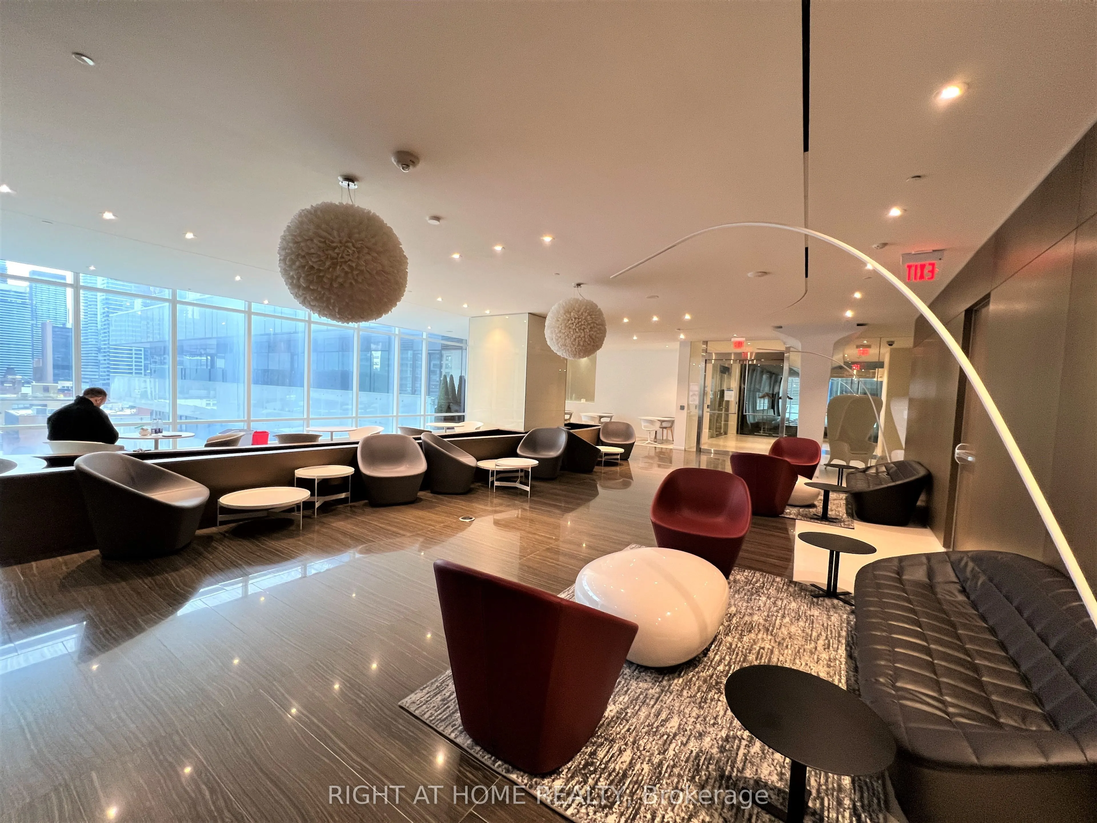1 Bloor Street E, #4709
