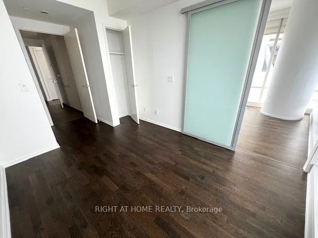 1 Bloor Street E, #4709